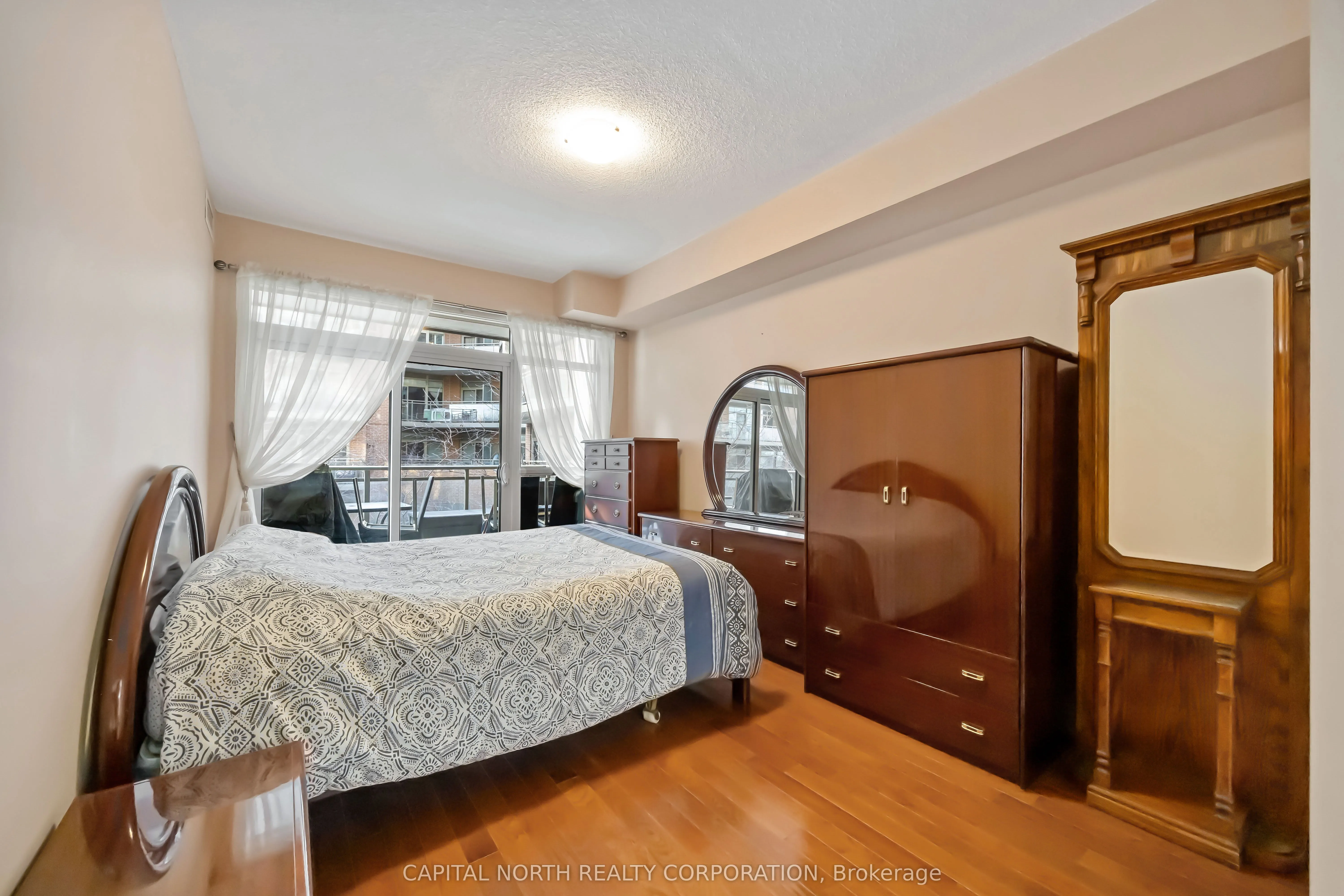 281 Woodbridge Avenue #242