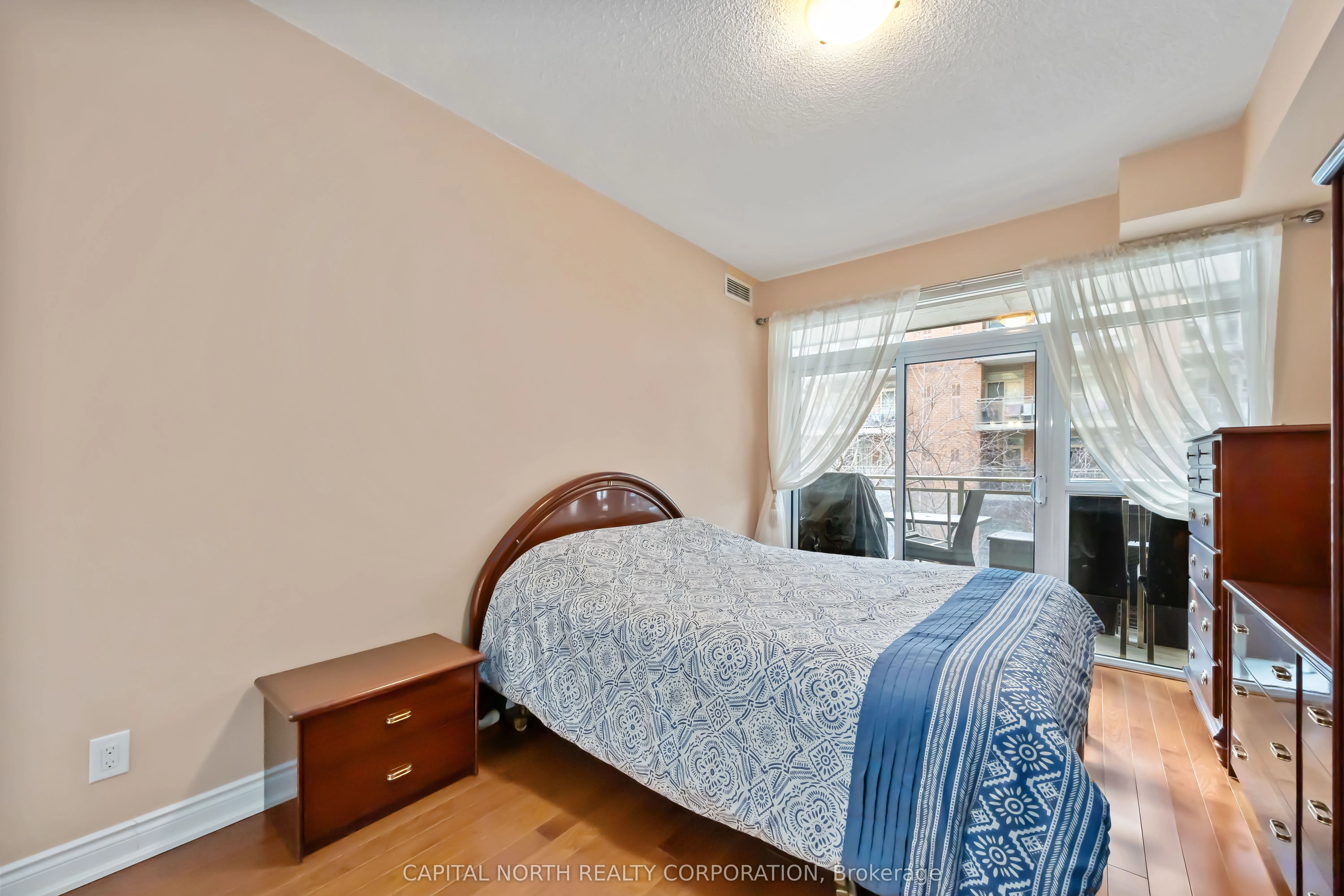 281 Woodbridge Avenue #242