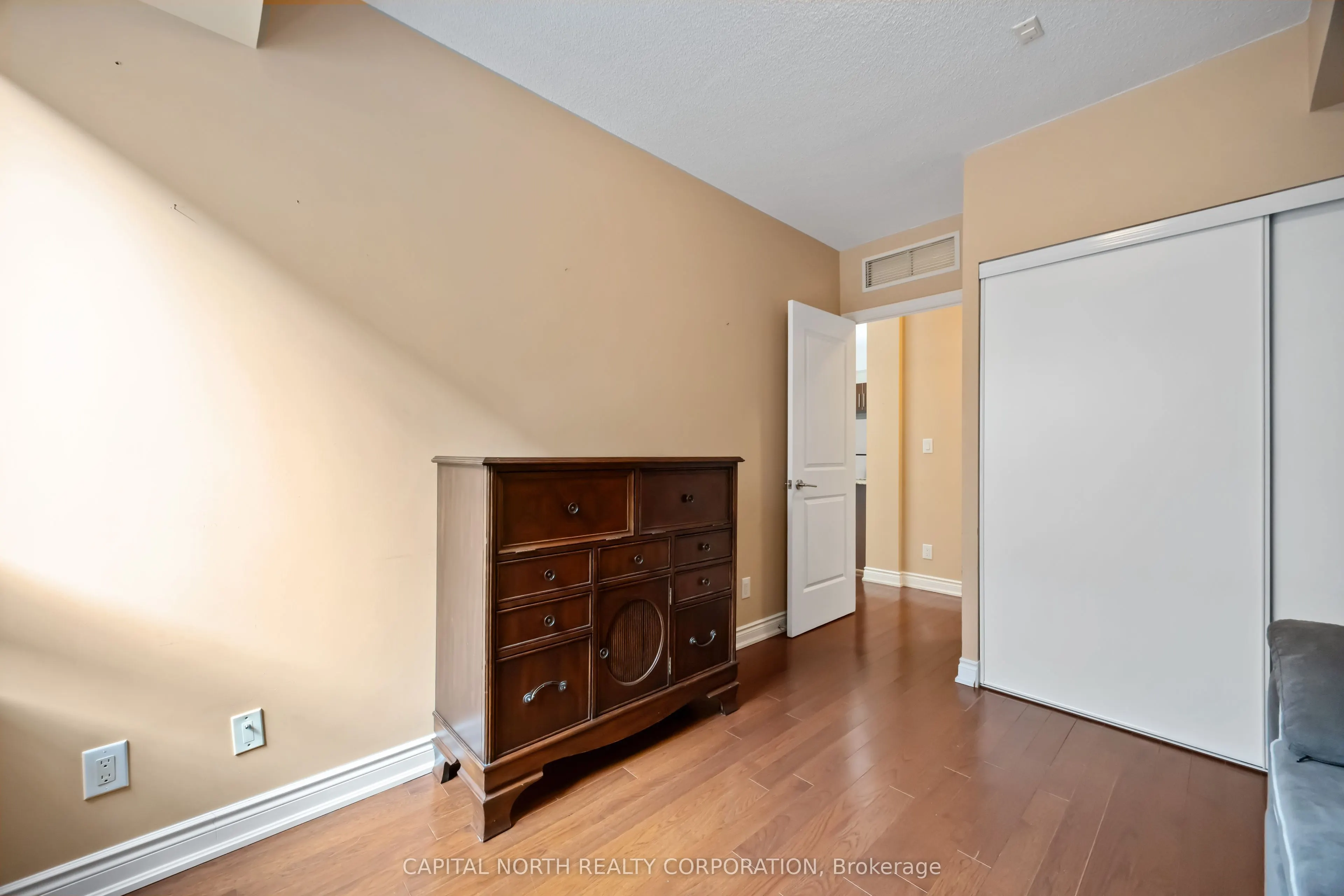 281 Woodbridge Avenue #242