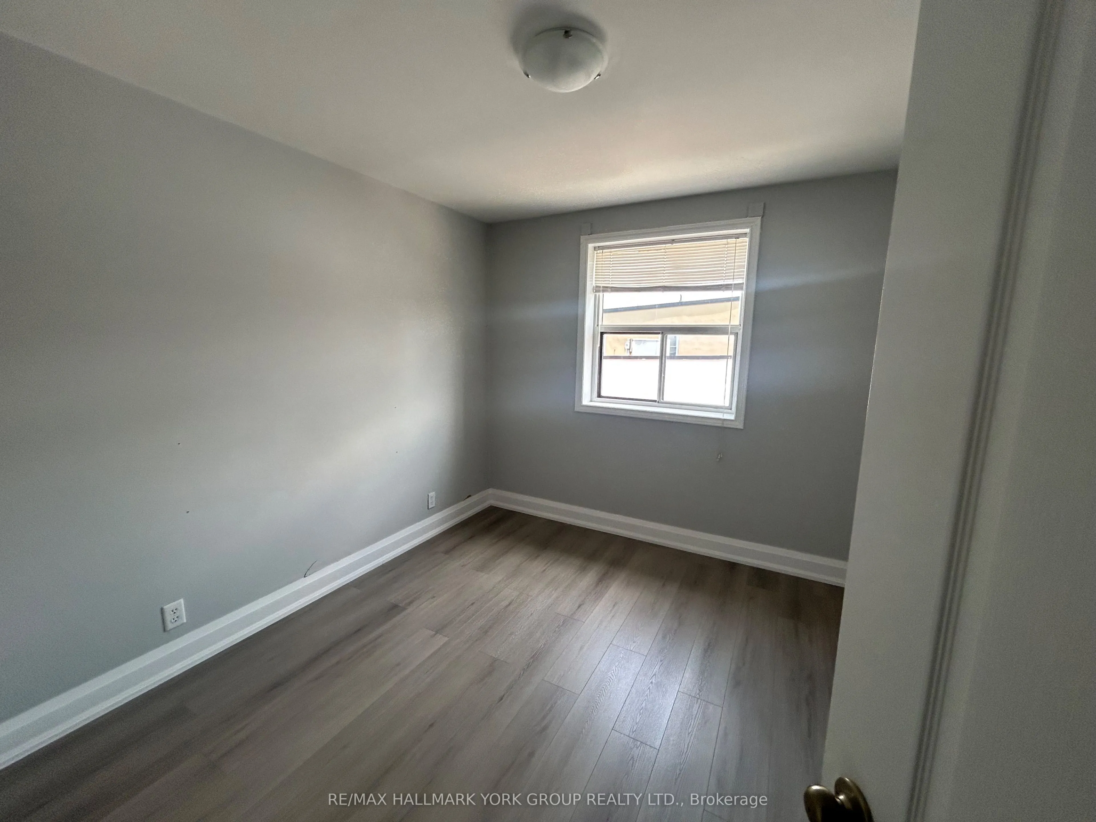 37 Holland Street W #1