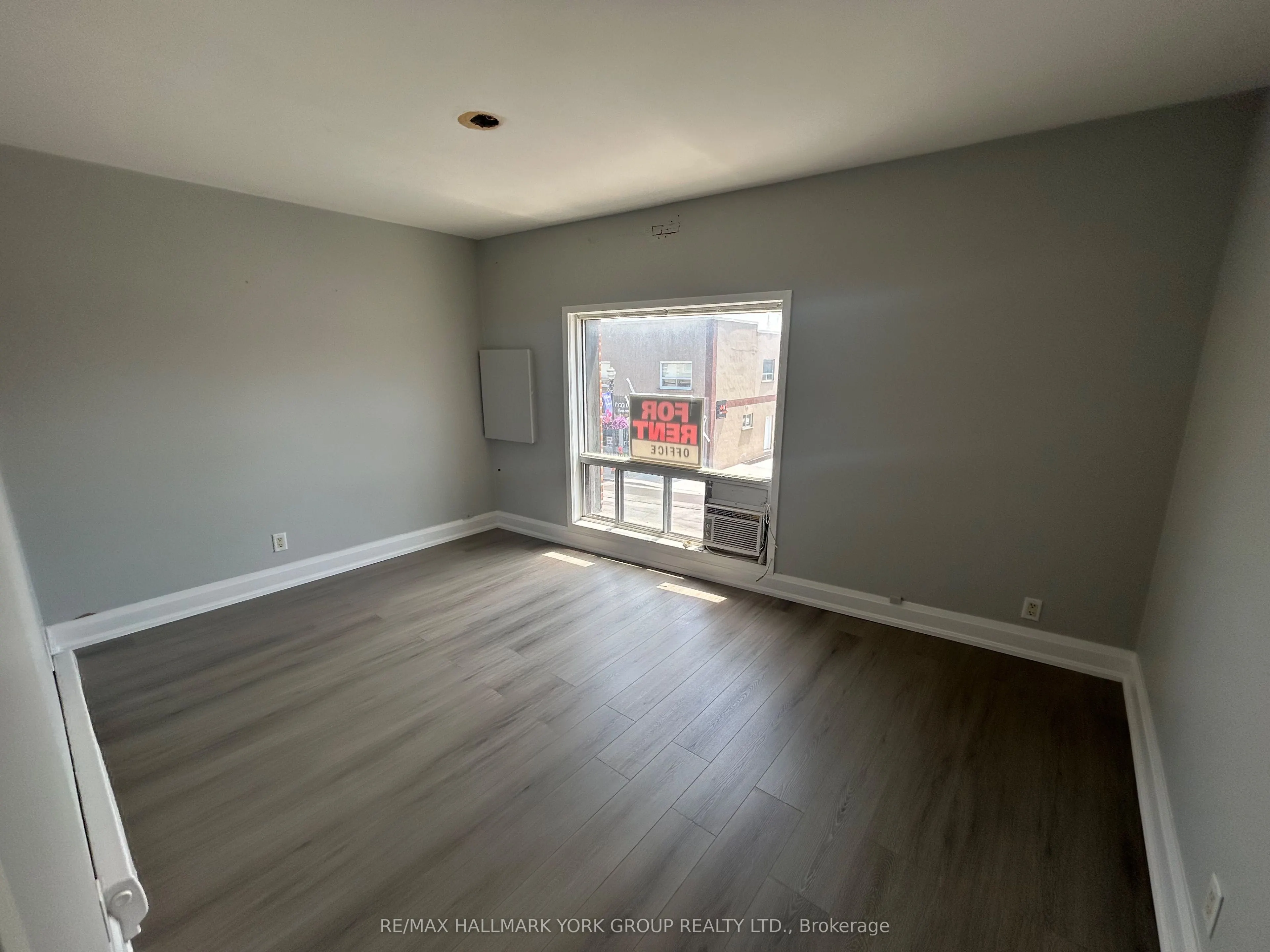 37 Holland Street W #1