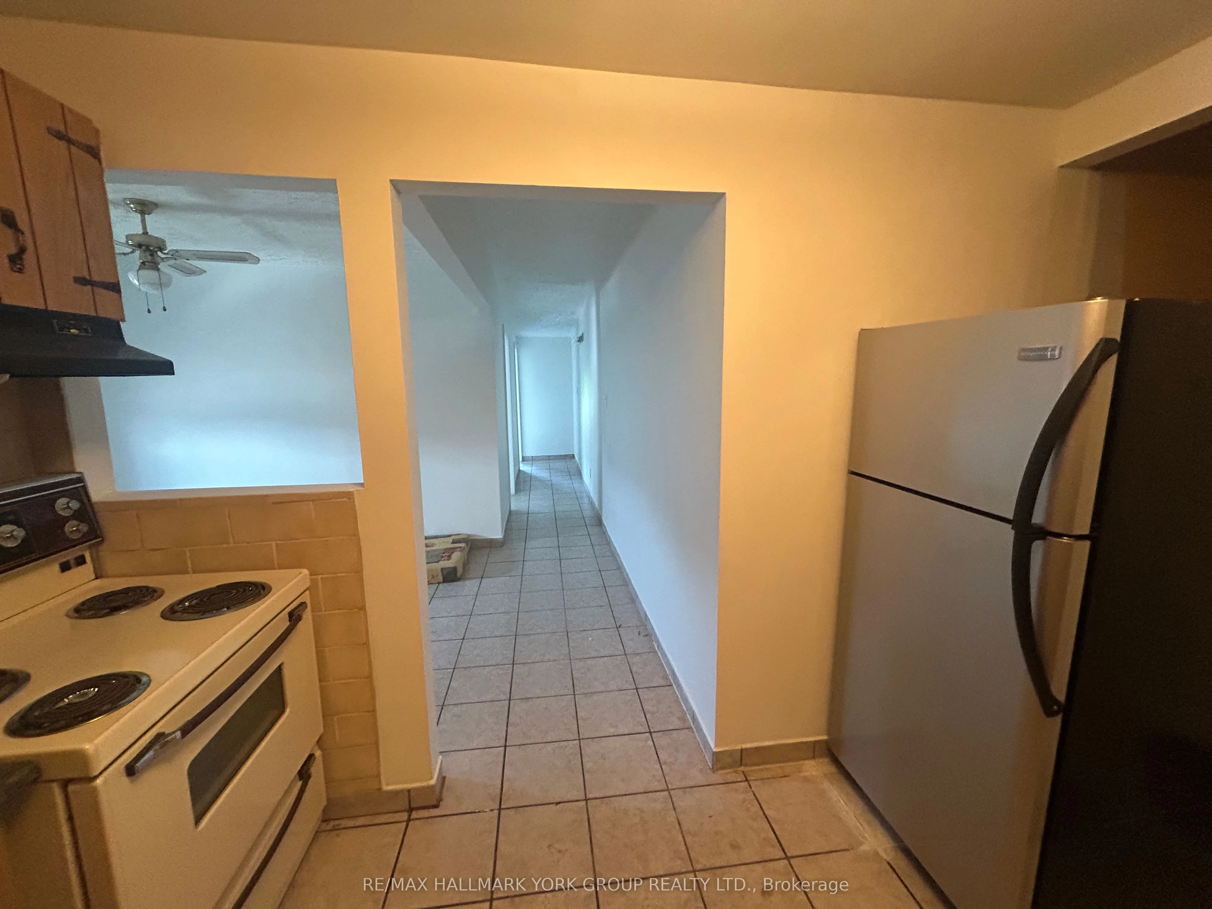 37 Holland Street W #3