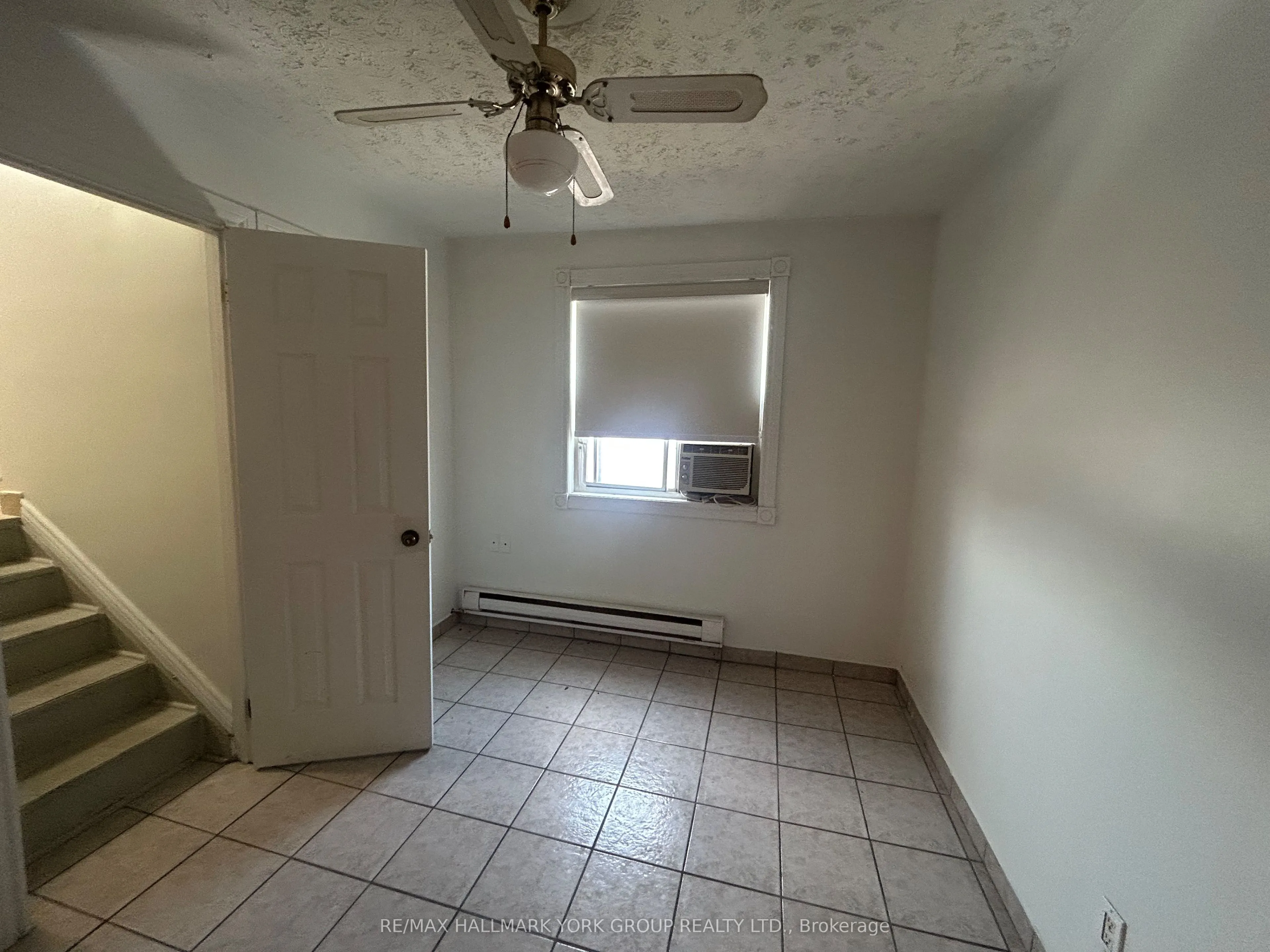 37 Holland Street W #3