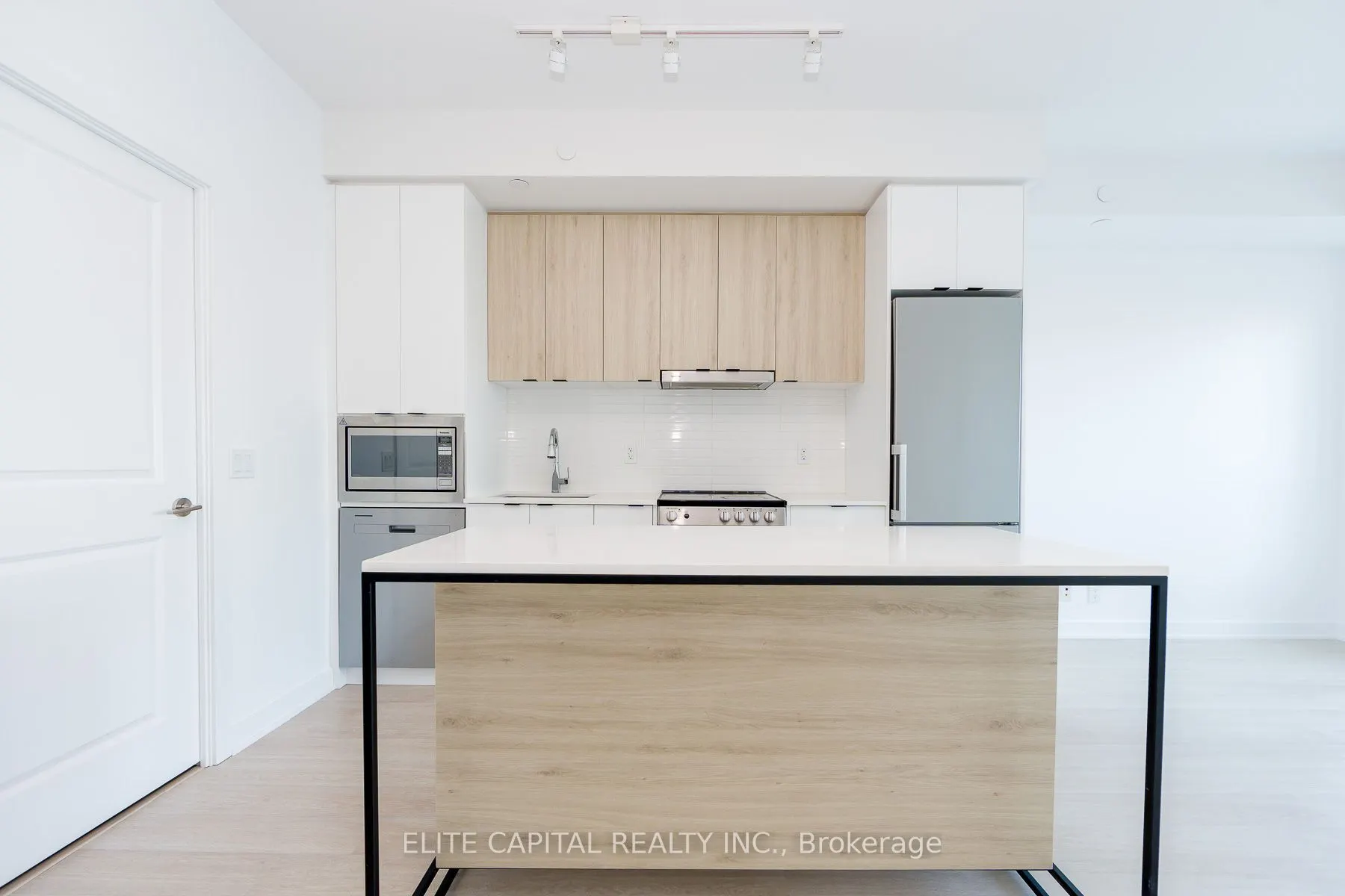 50 Upper Mall Way #428