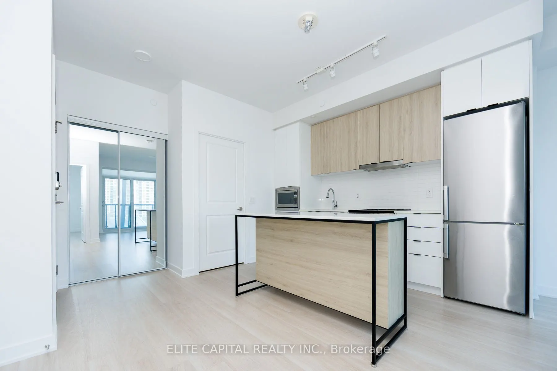 50 Upper Mall Way #428