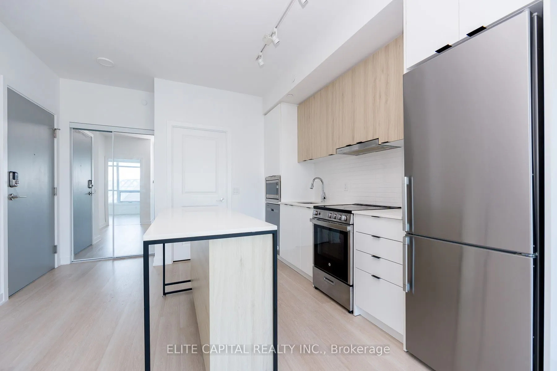 50 Upper Mall Way #428