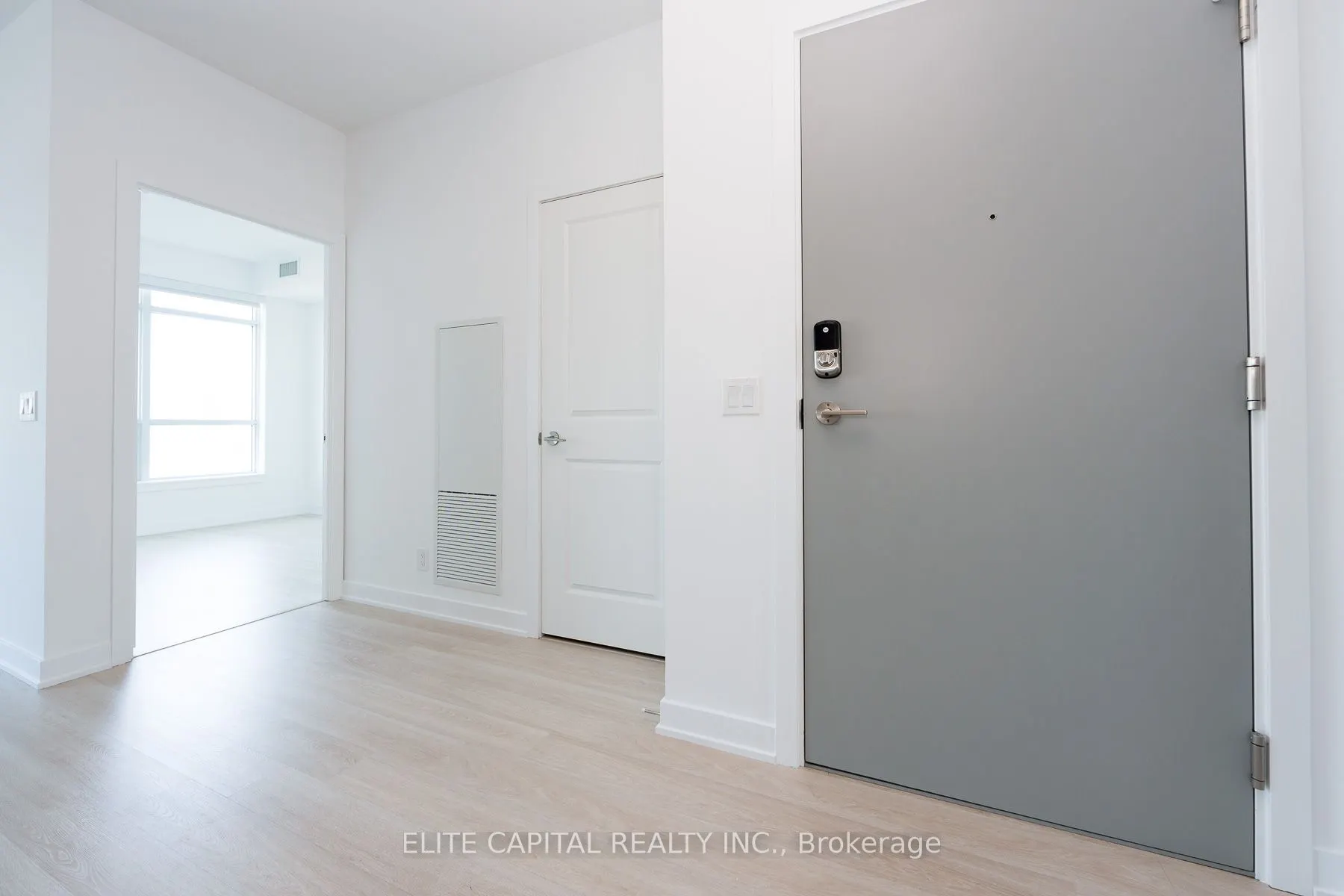 50 Upper Mall Way #428