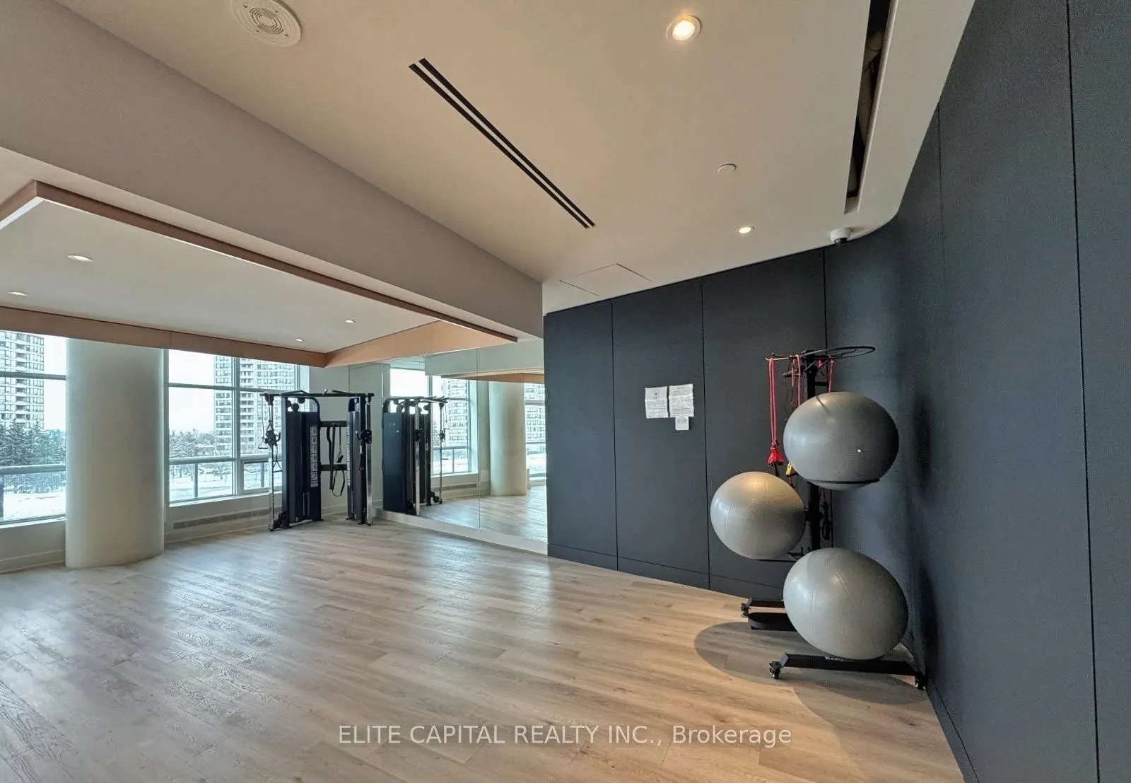 50 Upper Mall Way #428