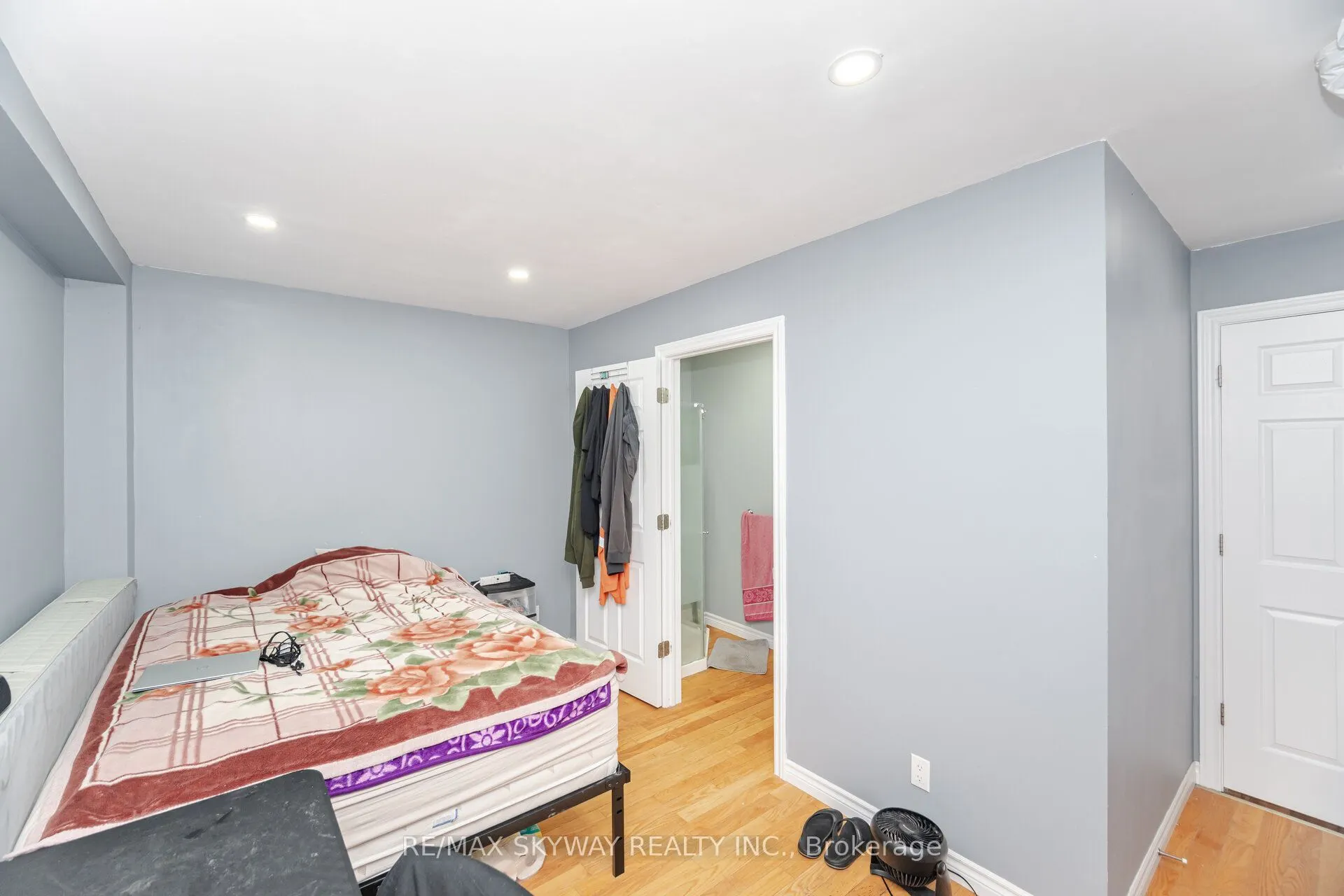 102 Queen Street S