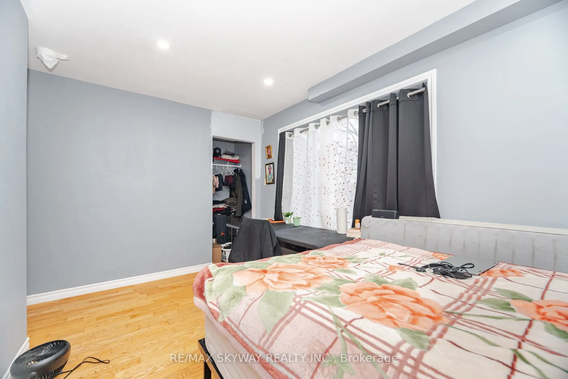 102 Queen Street S