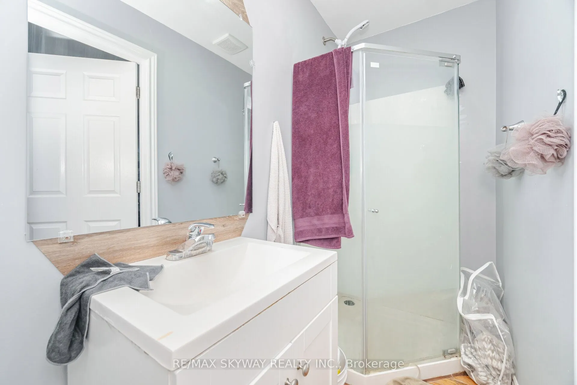 102 Queen Street S