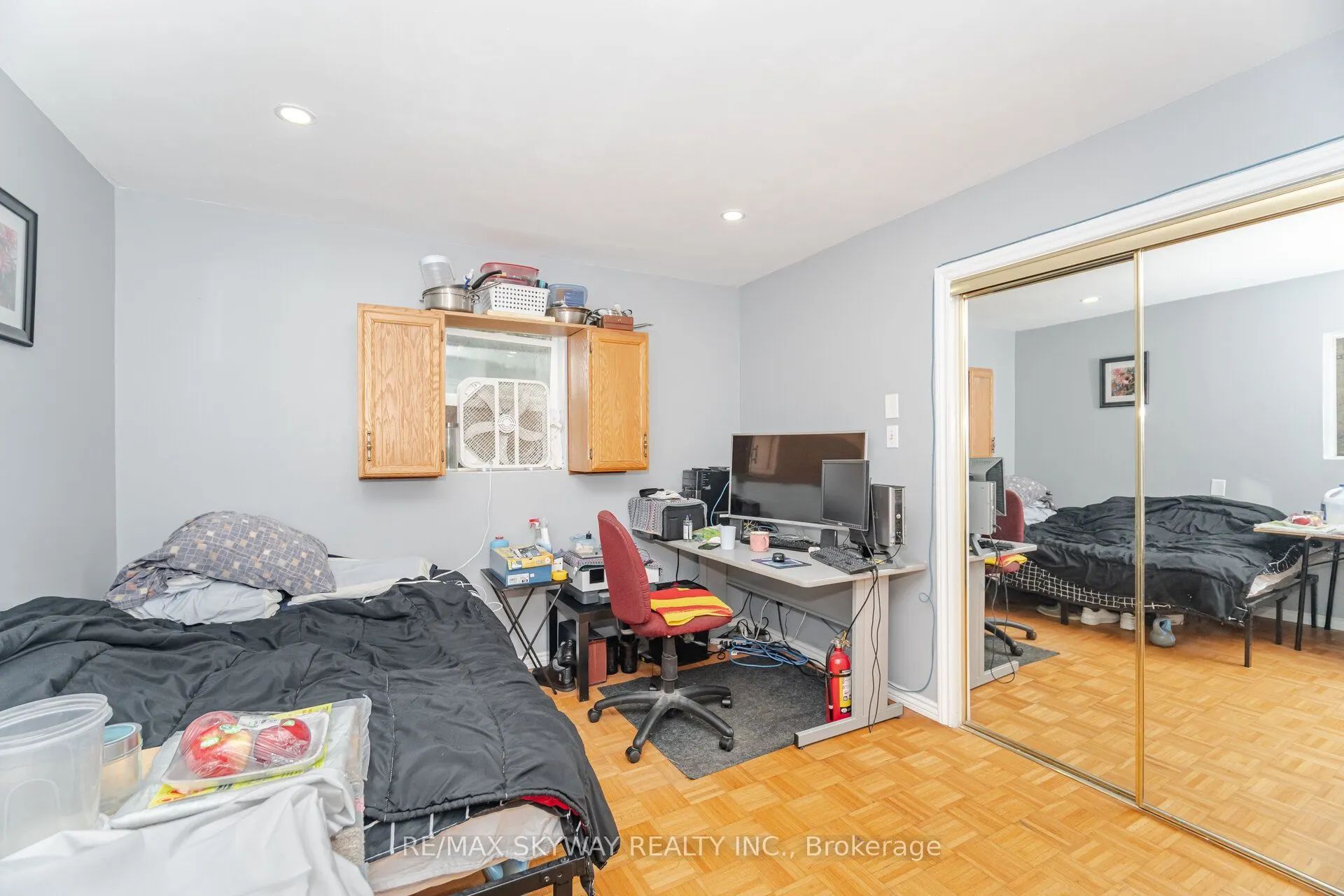 102 Queen Street S