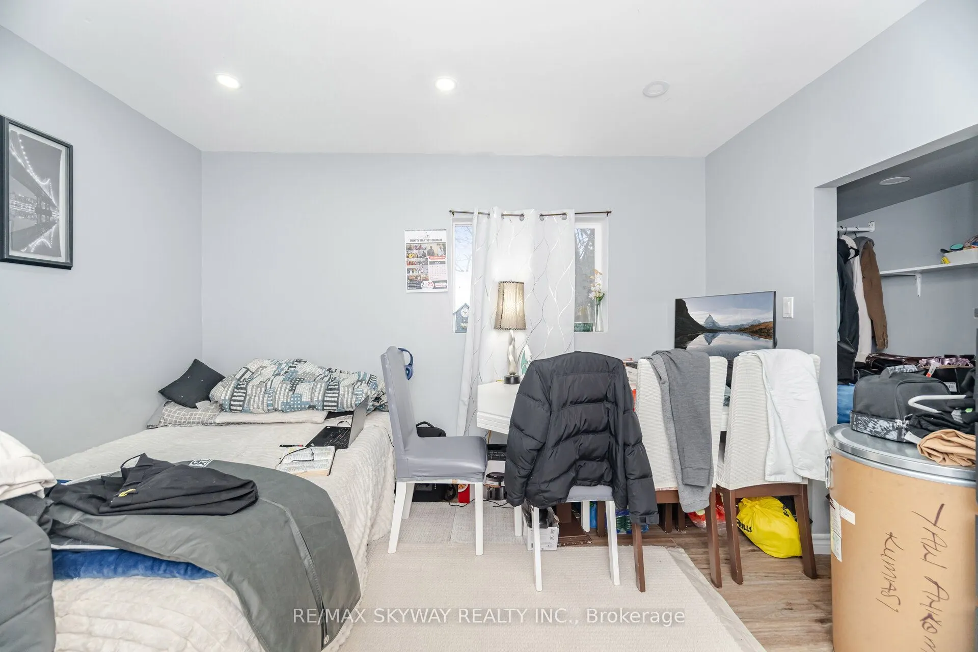 102 Queen Street S