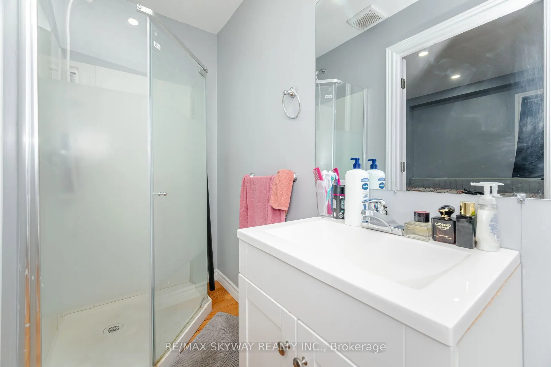 102 Queen Street S