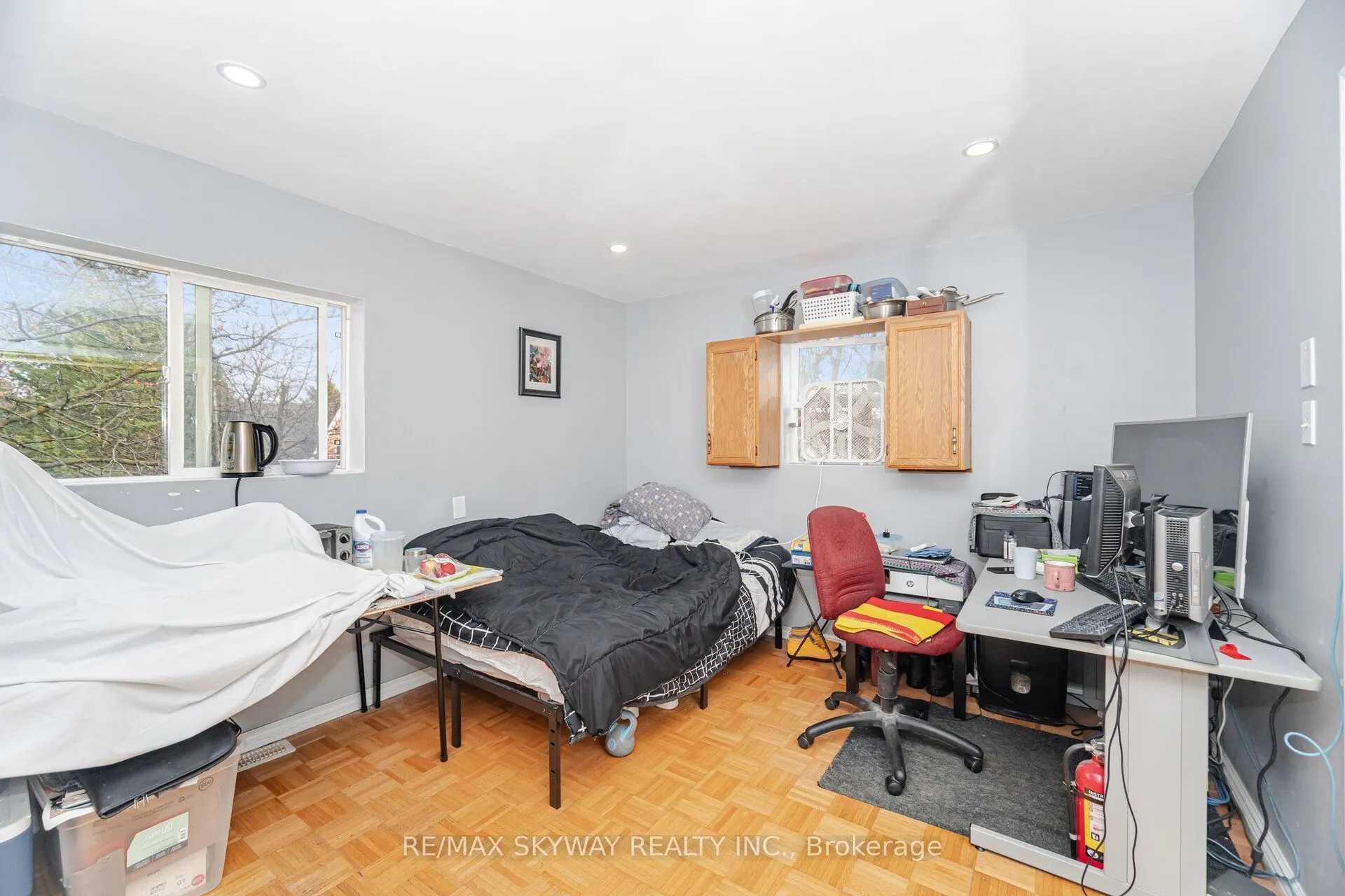 102 Queen Street S
