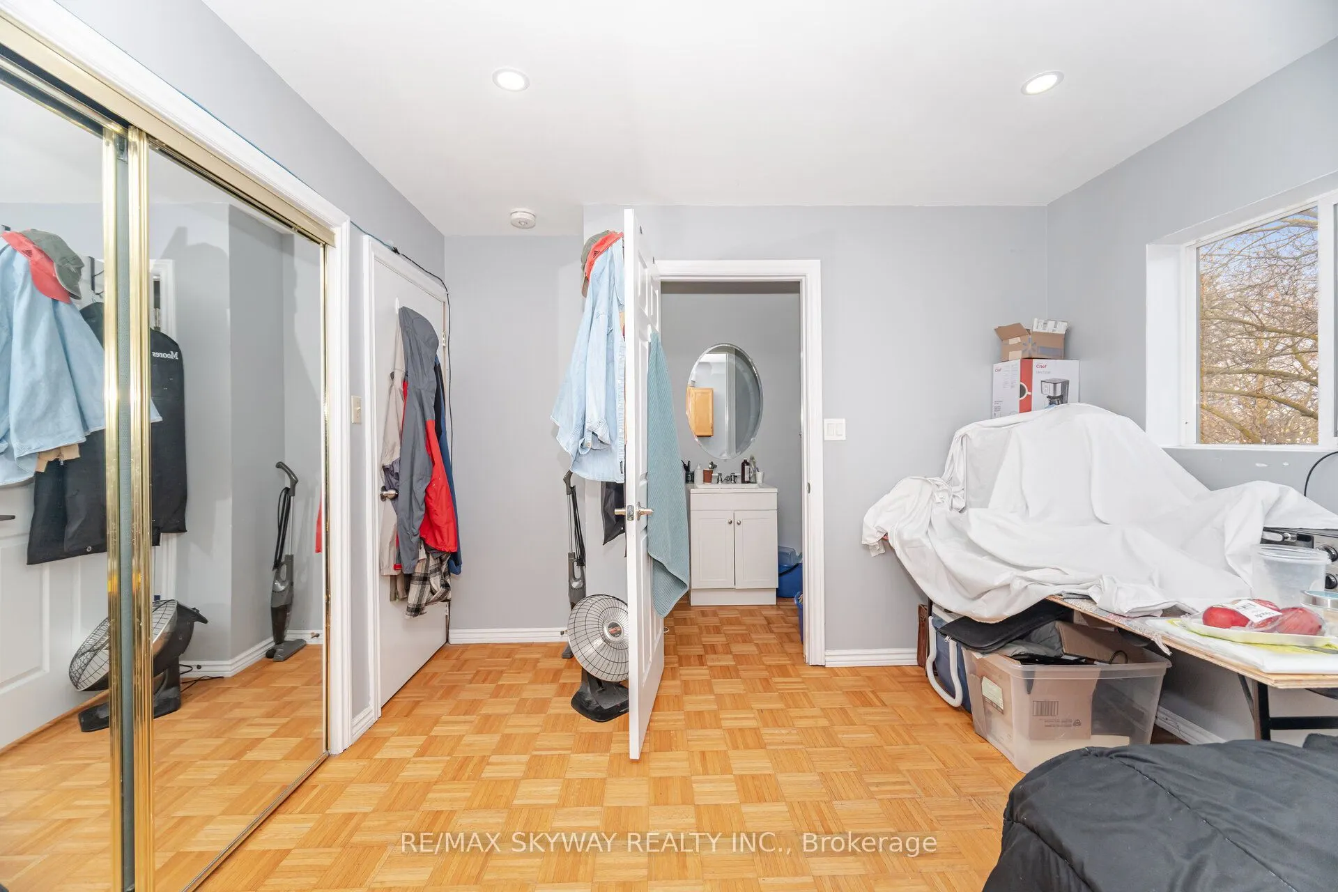 102 Queen Street S