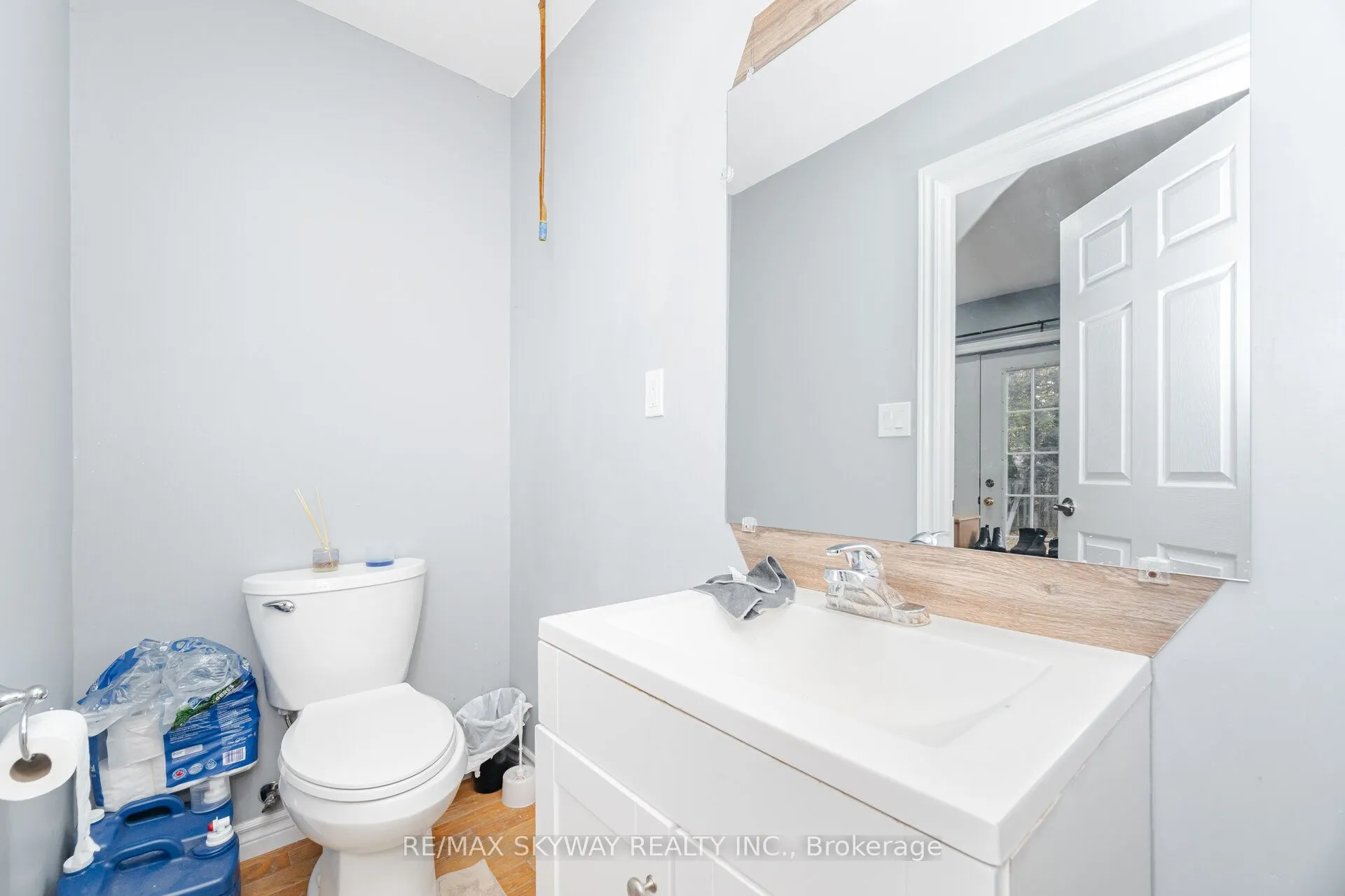 102 Queen Street S