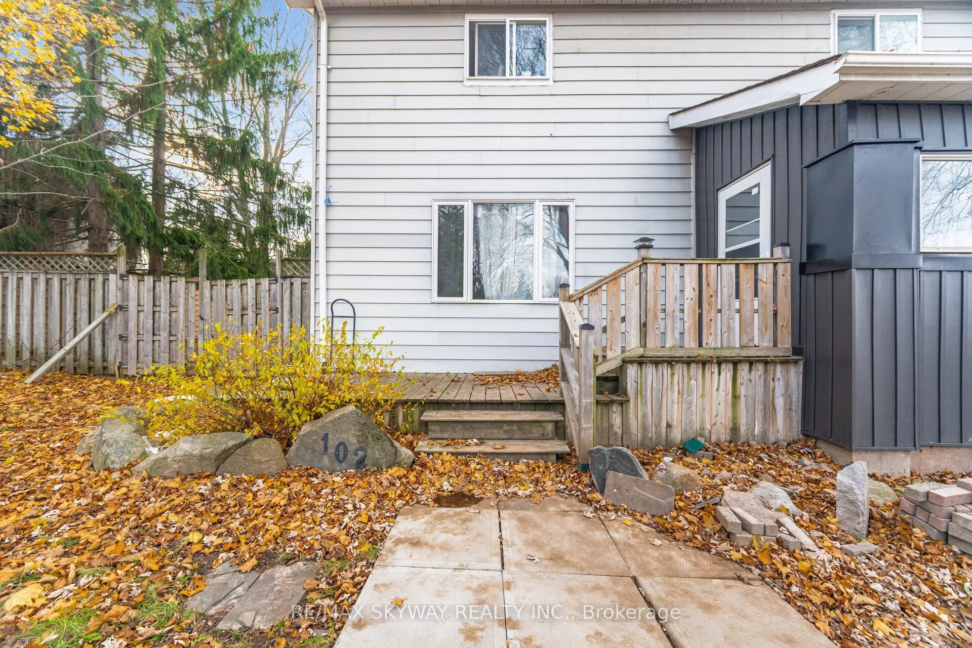 102 Queen Street S