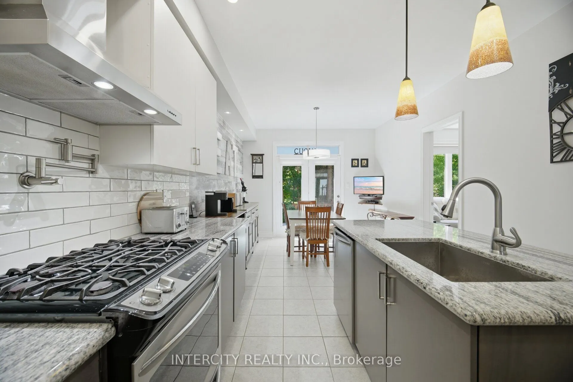 4 Petersen Place