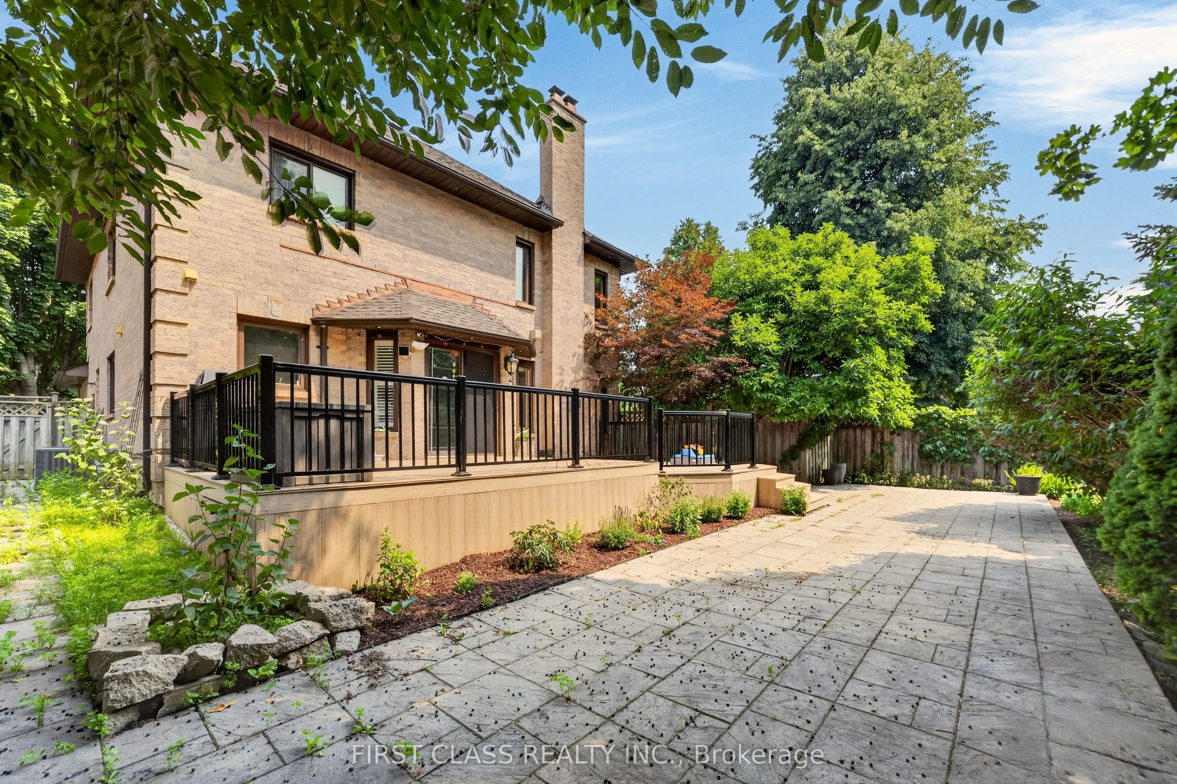 19 Tomlinson Circle