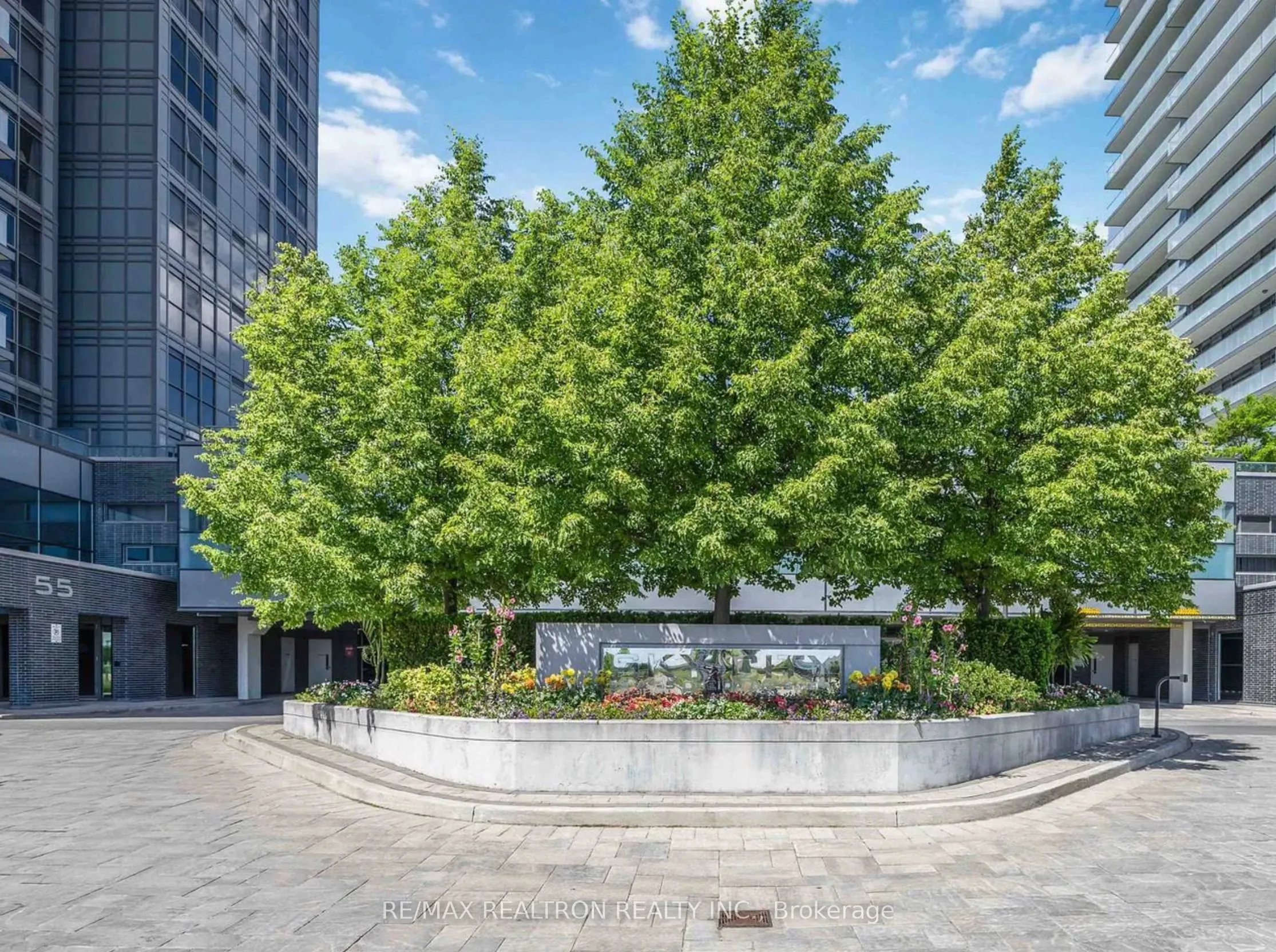 55 Oneida Crescent E #1909