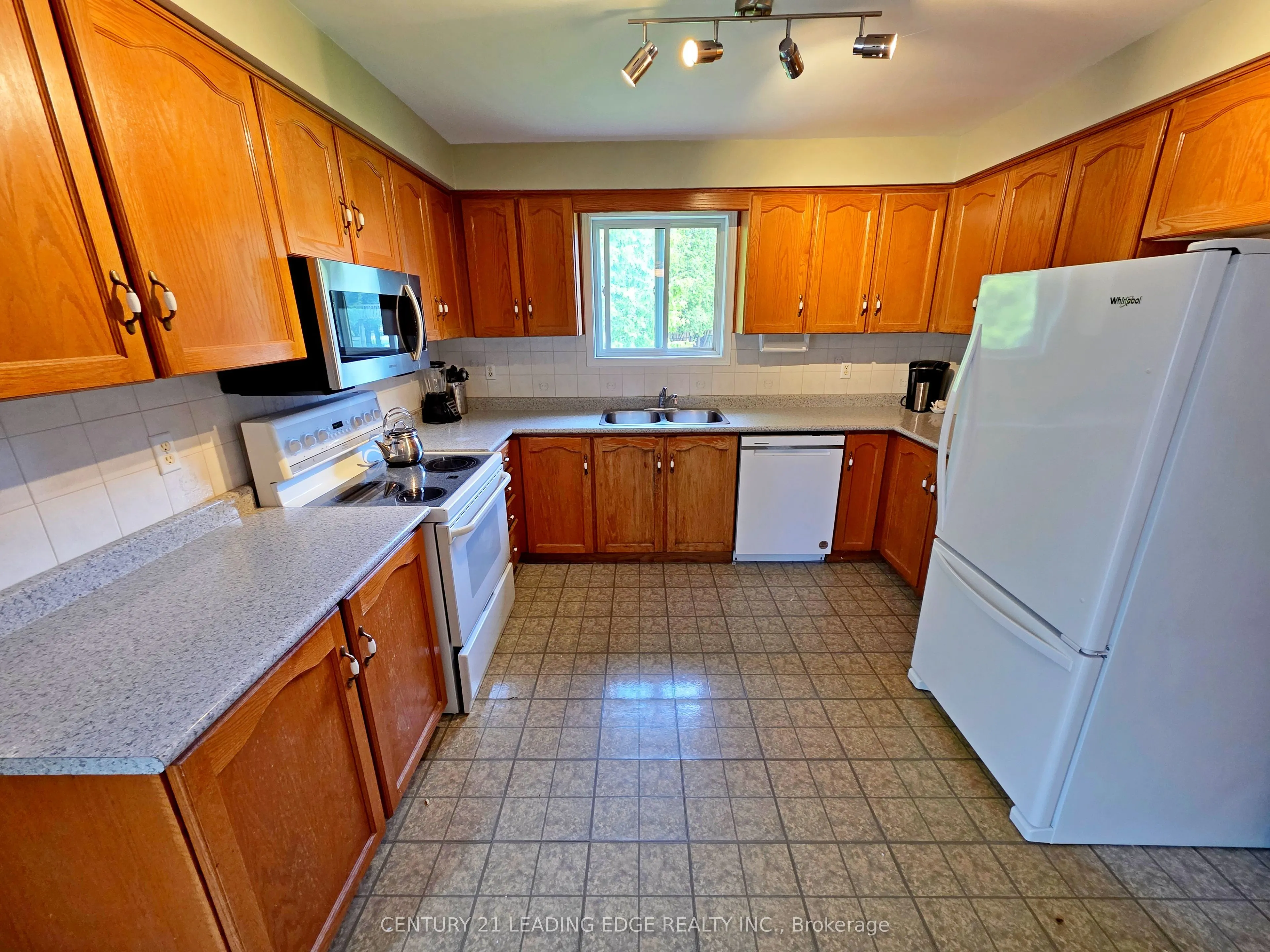 4 Bay Court