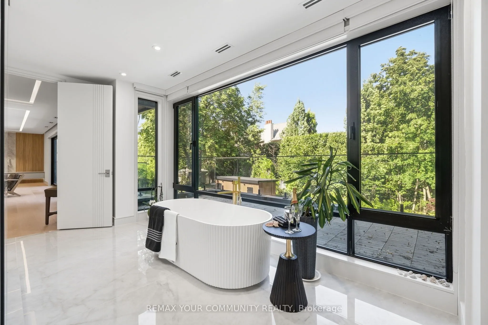35 Riverside Boulevard