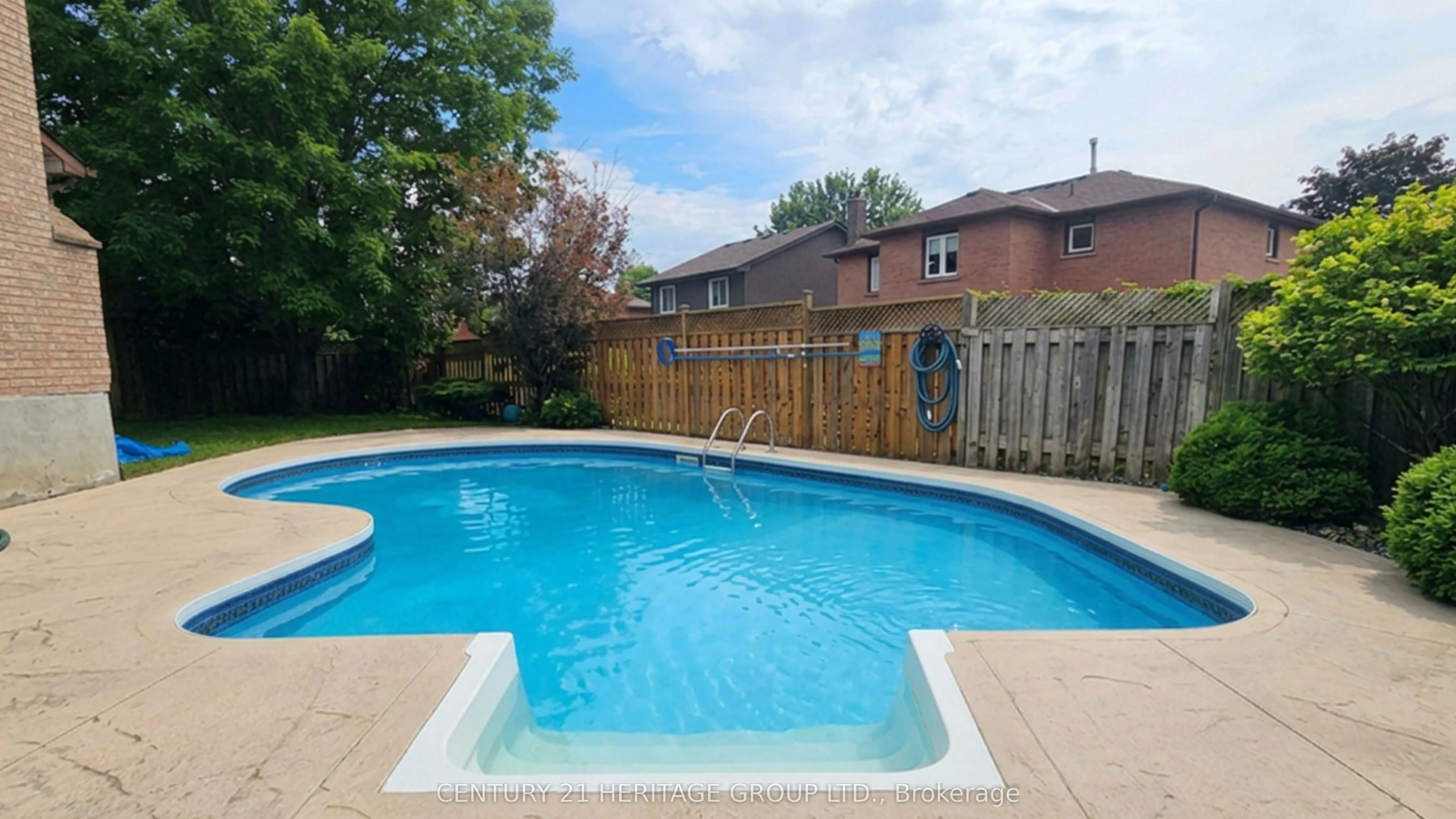 12 Gres Court