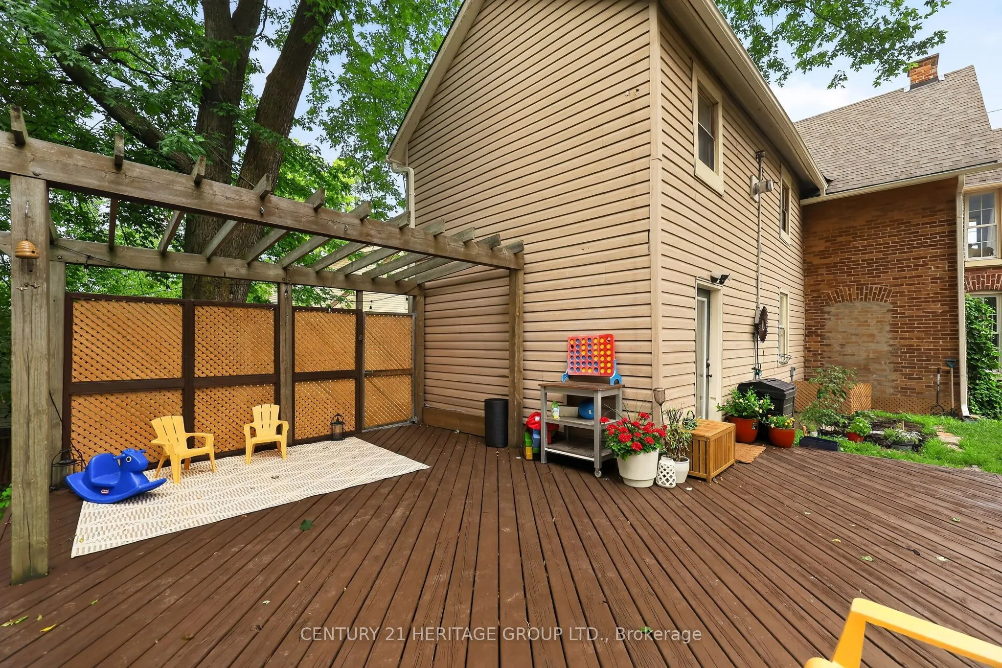 62 Queen Street N