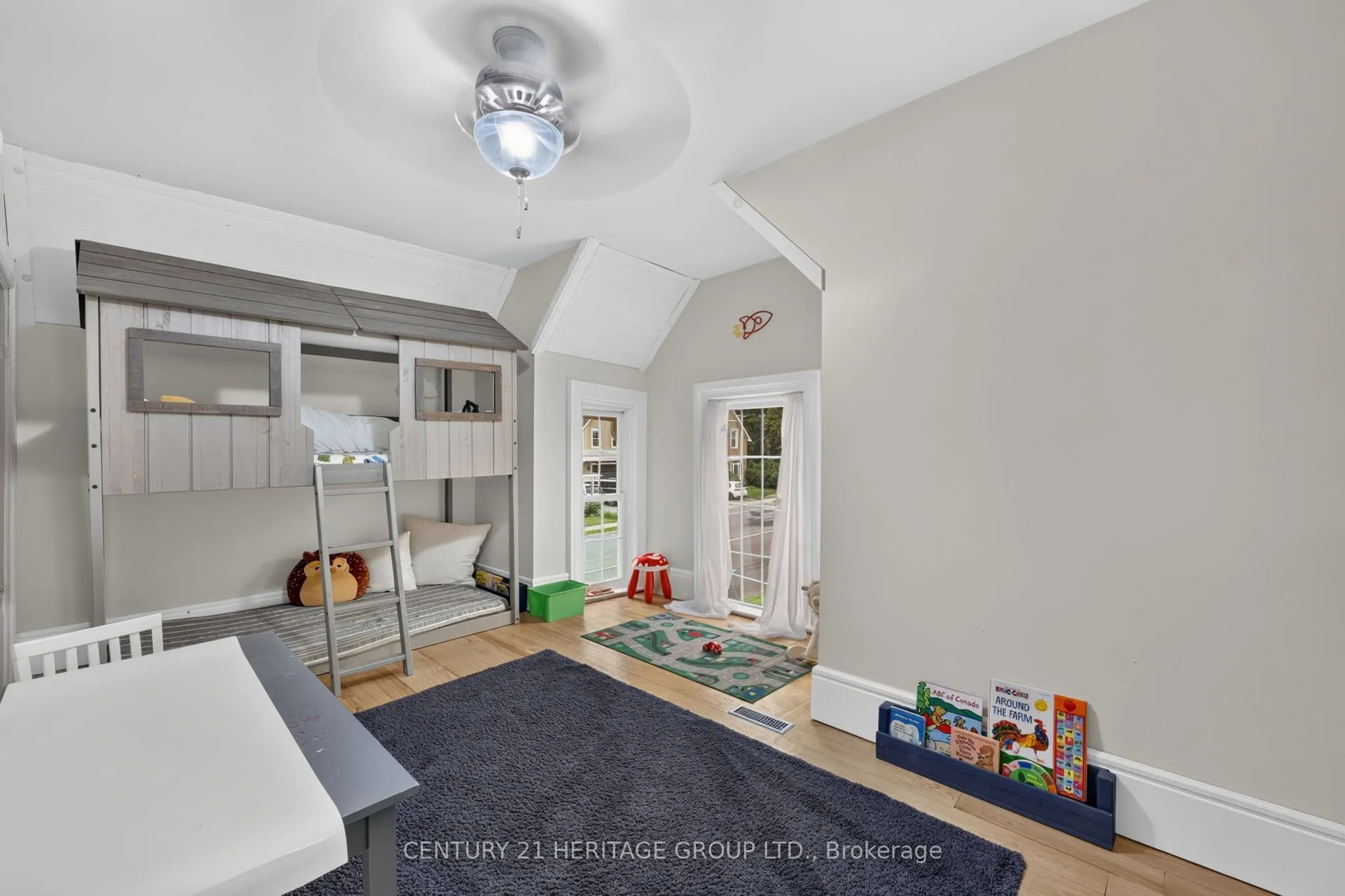 62 Queen Street N