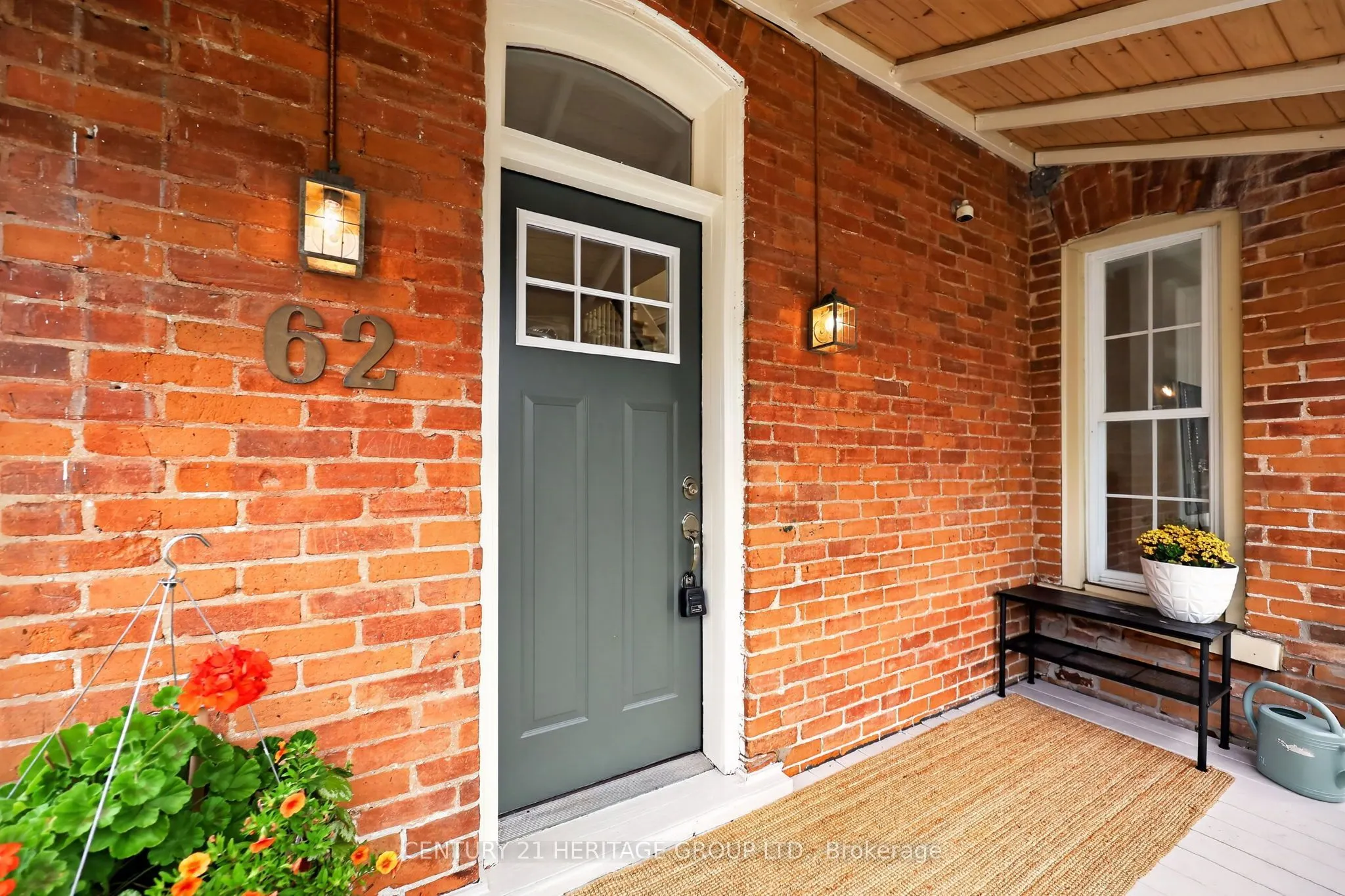 62 Queen Street N