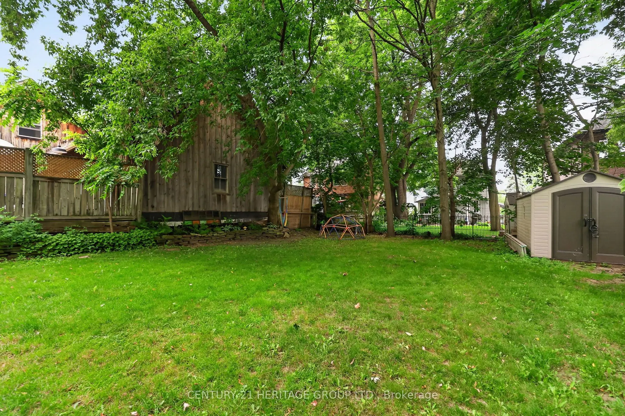 62 Queen Street N