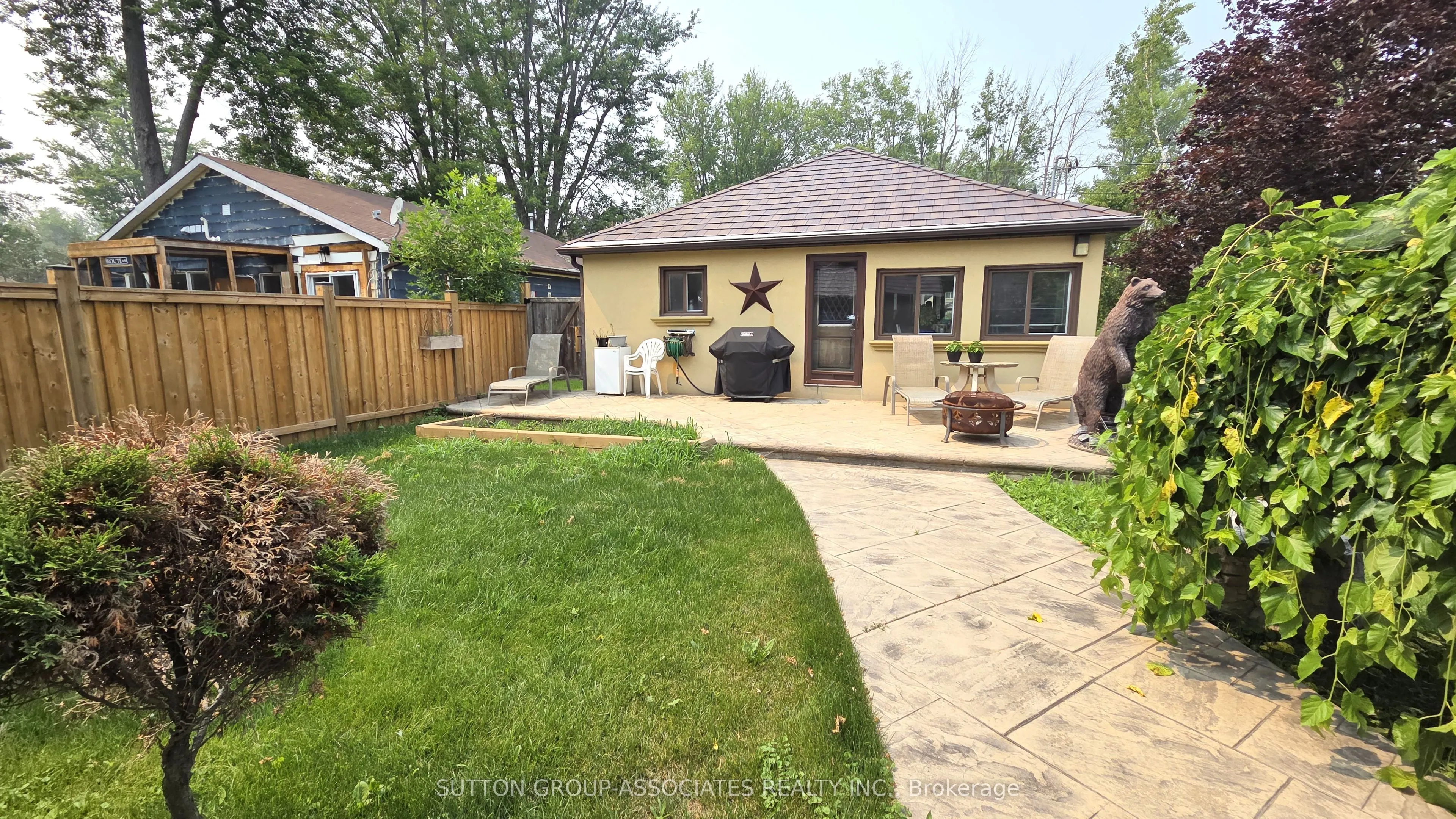 1099 Poplar Drive