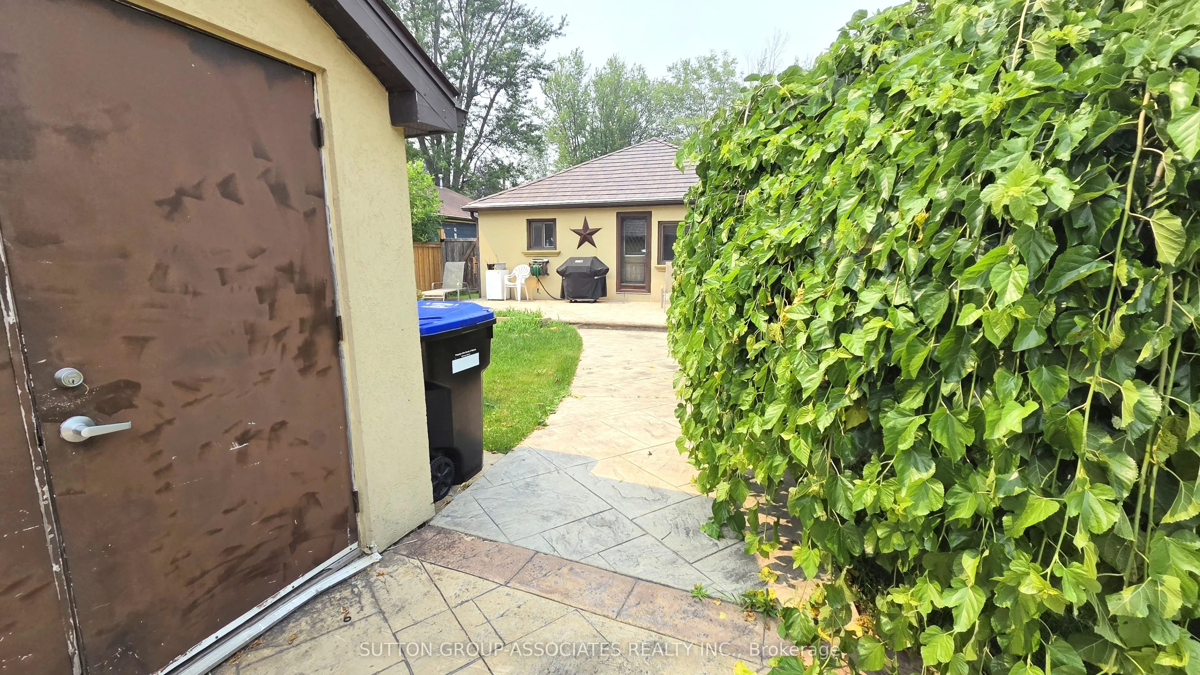 1099 Poplar Drive