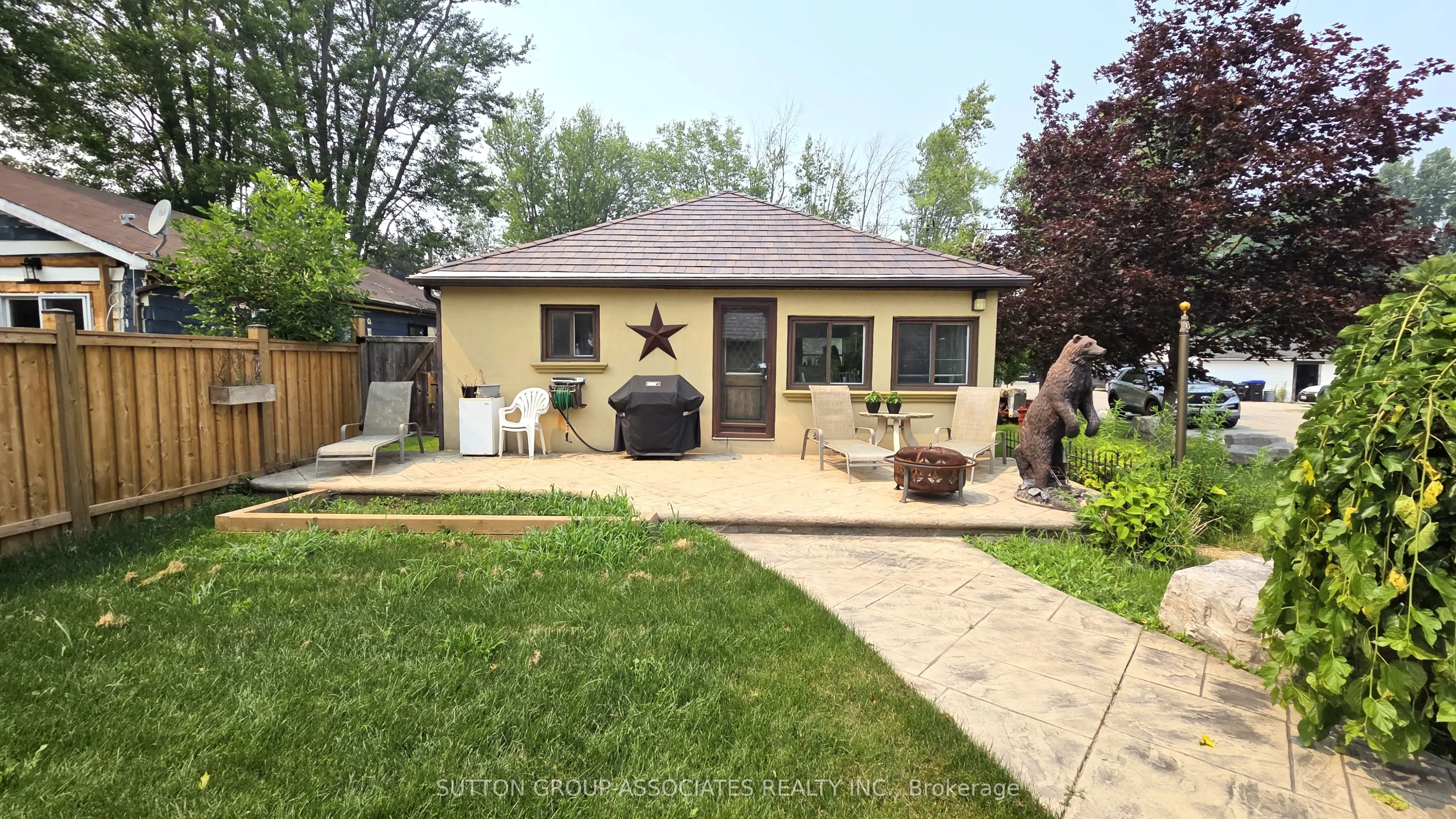 1099 Poplar Drive