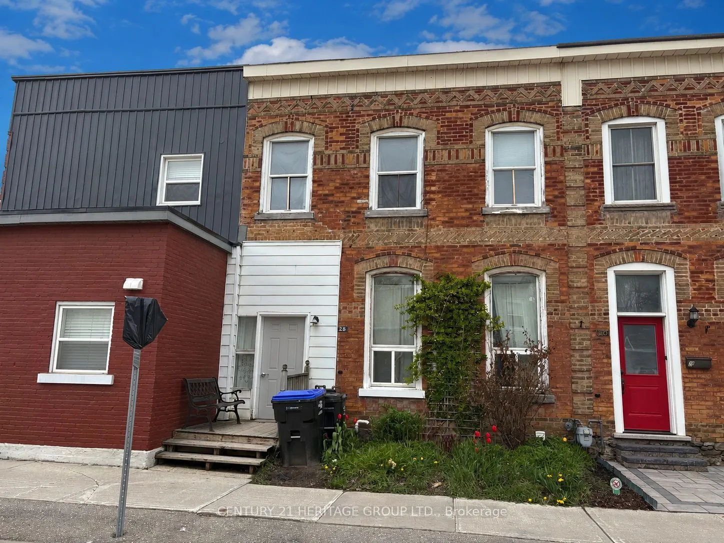 28 Queen Street N