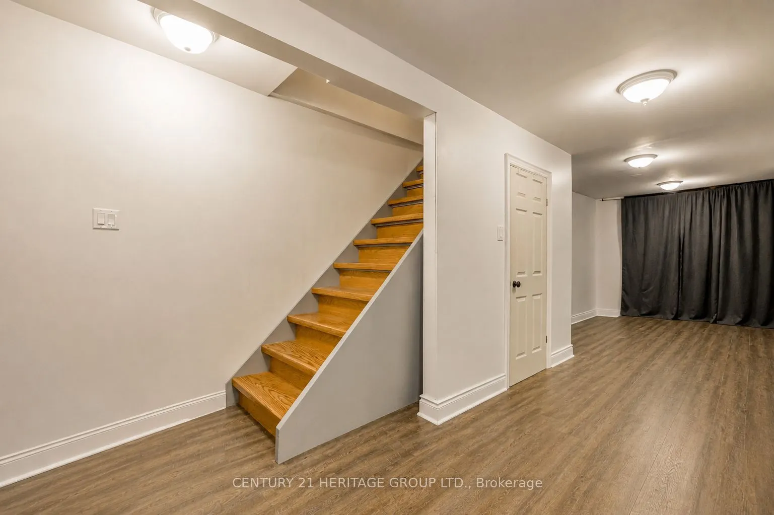 28 Queen Street N