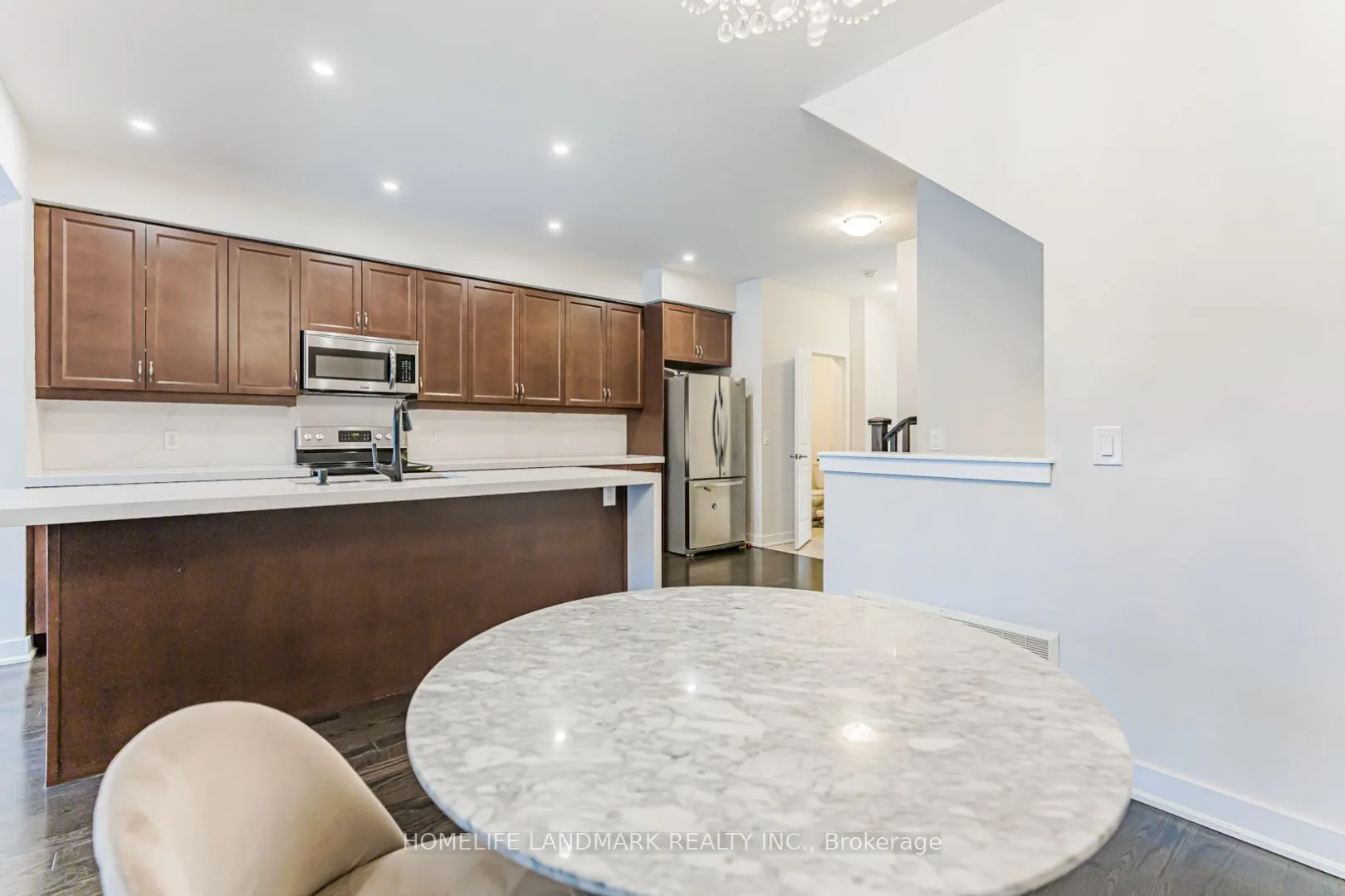 62 Helliwell Crescent