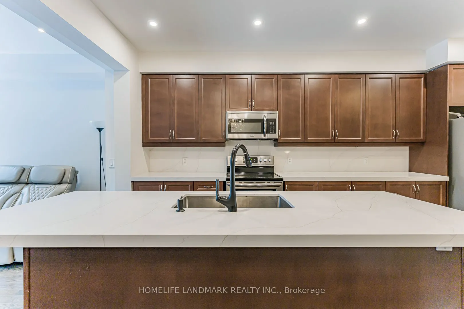 62 Helliwell Crescent