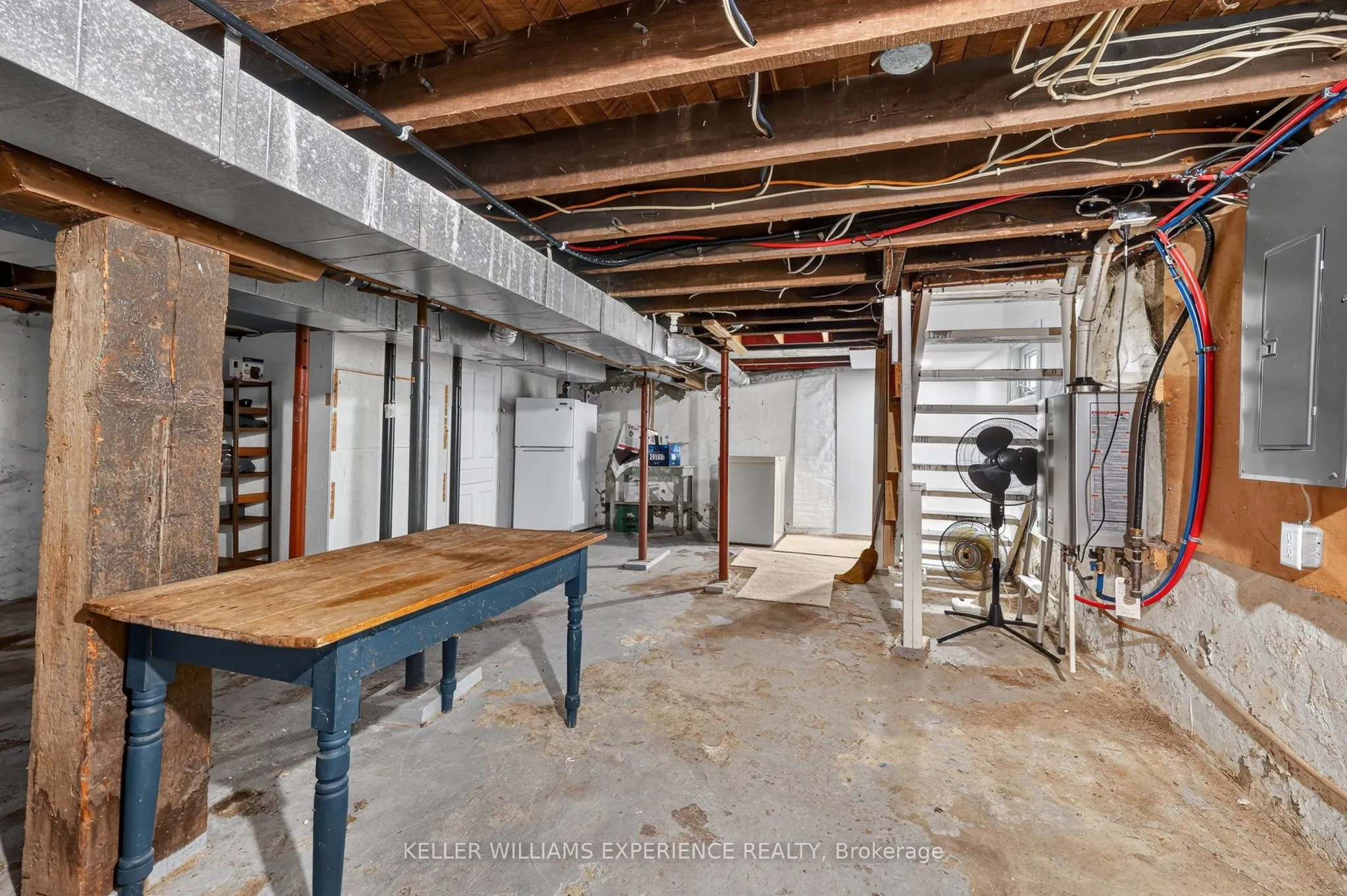46 CHURCH Street S