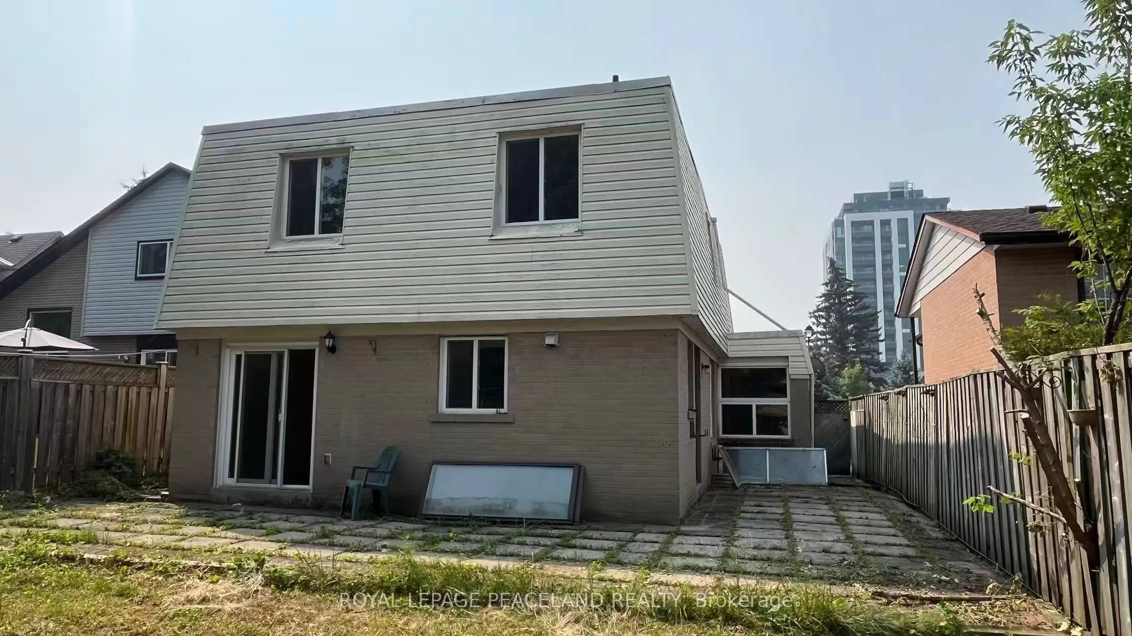 711 Irwin Crescent