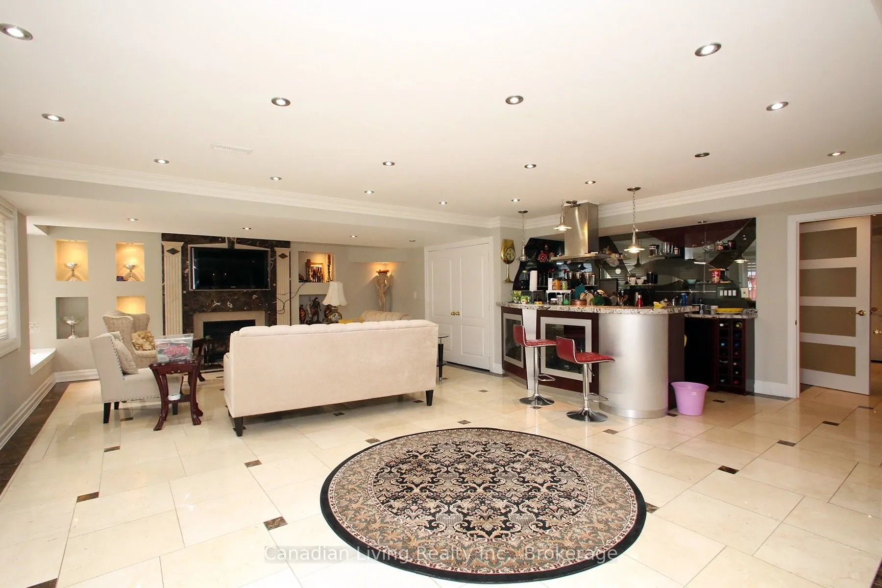 63 mapledown Way N