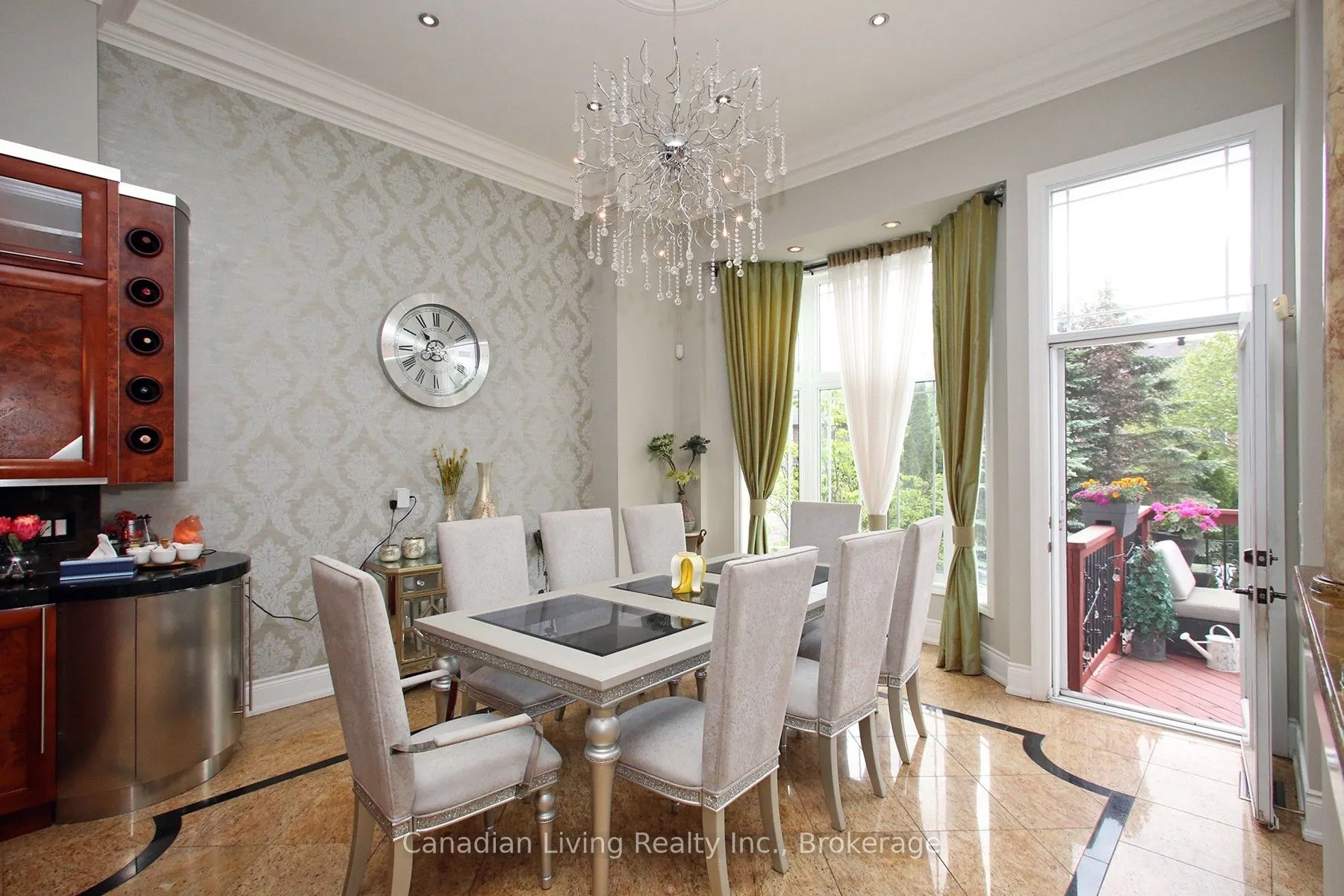 63 mapledown Way N