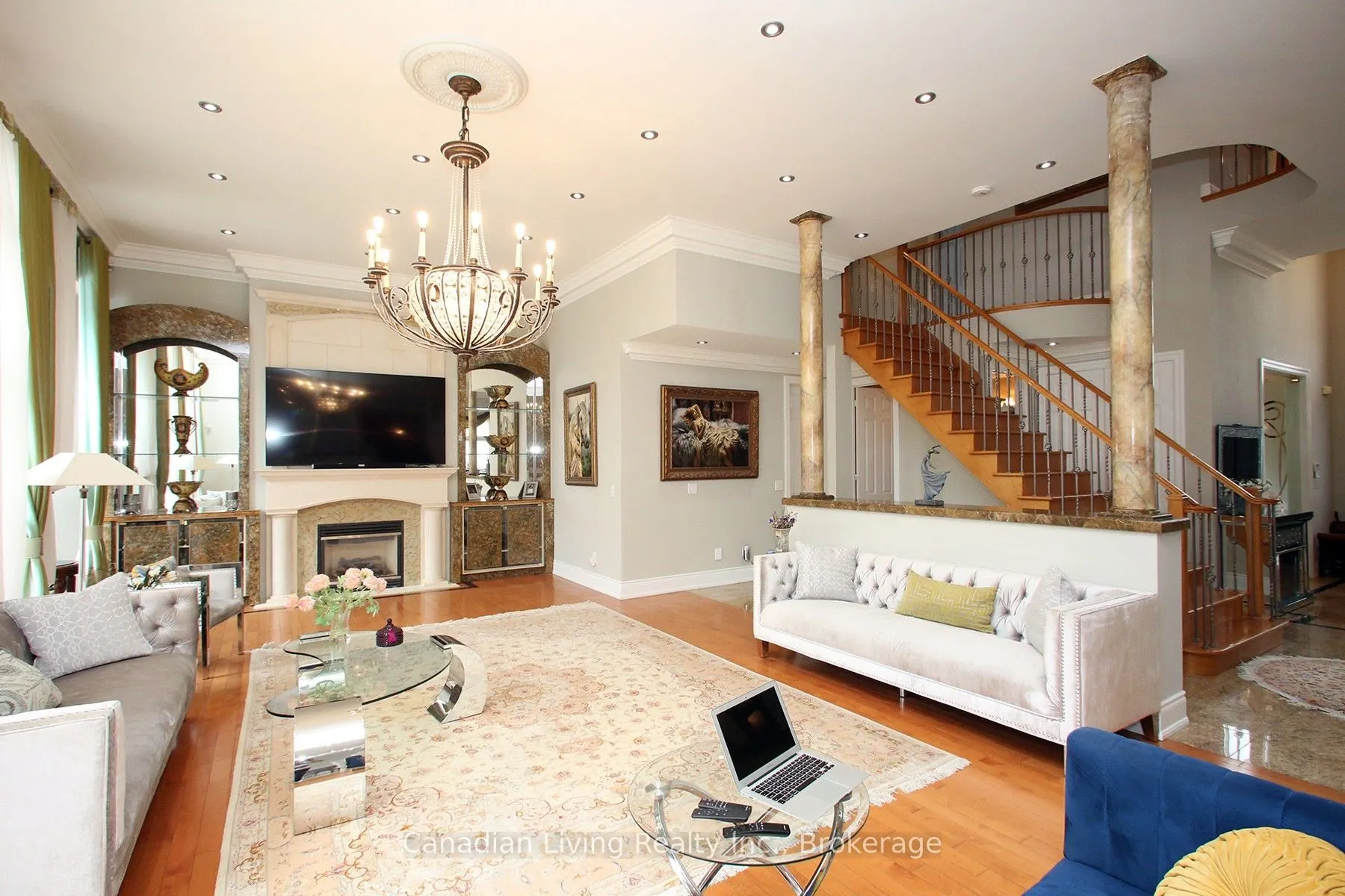 63 mapledown Way N