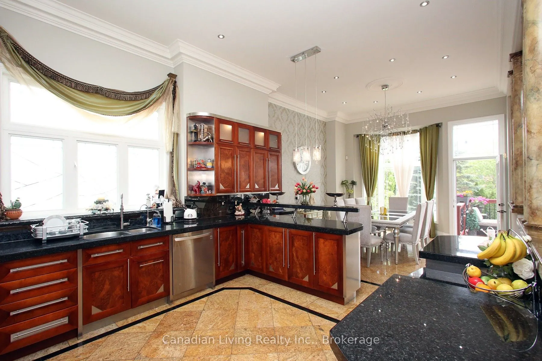63 mapledown Way N