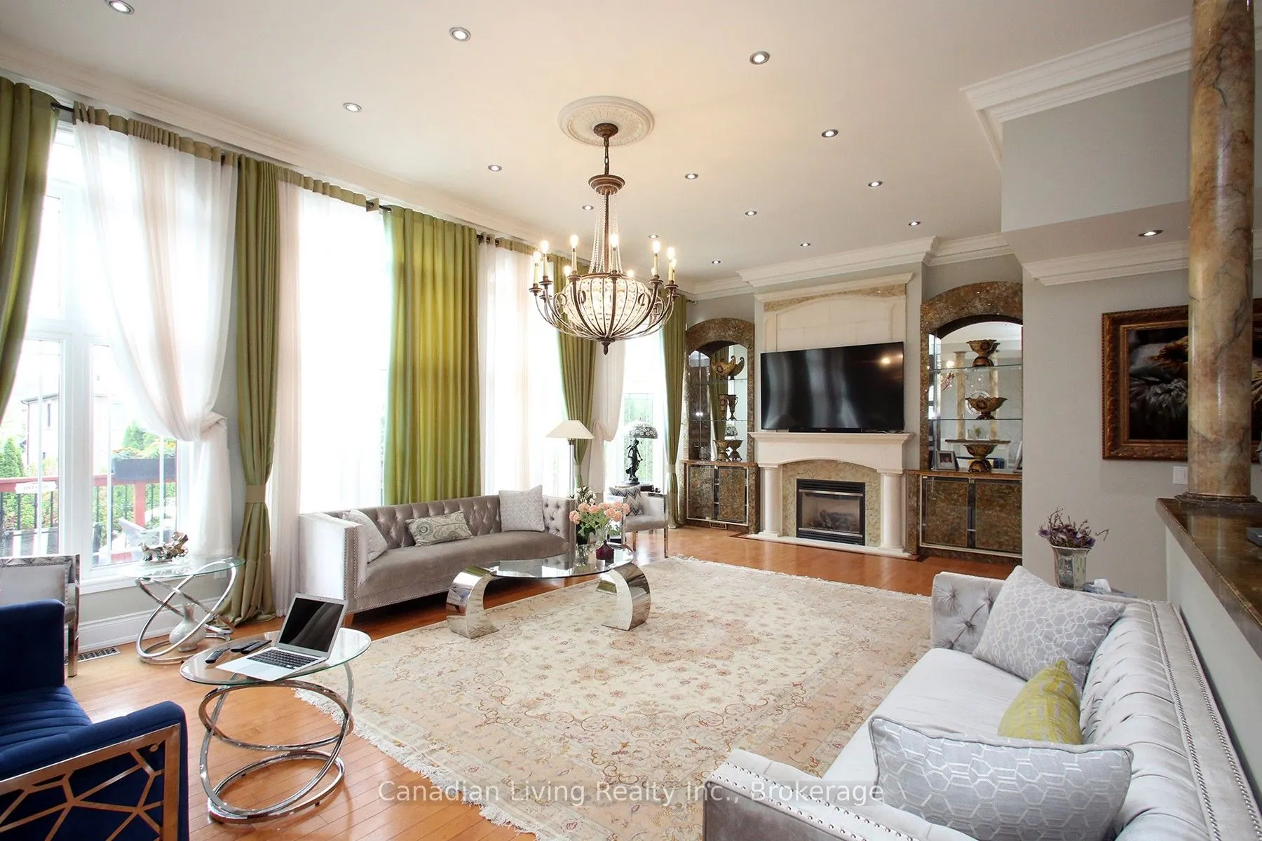 63 mapledown Way N