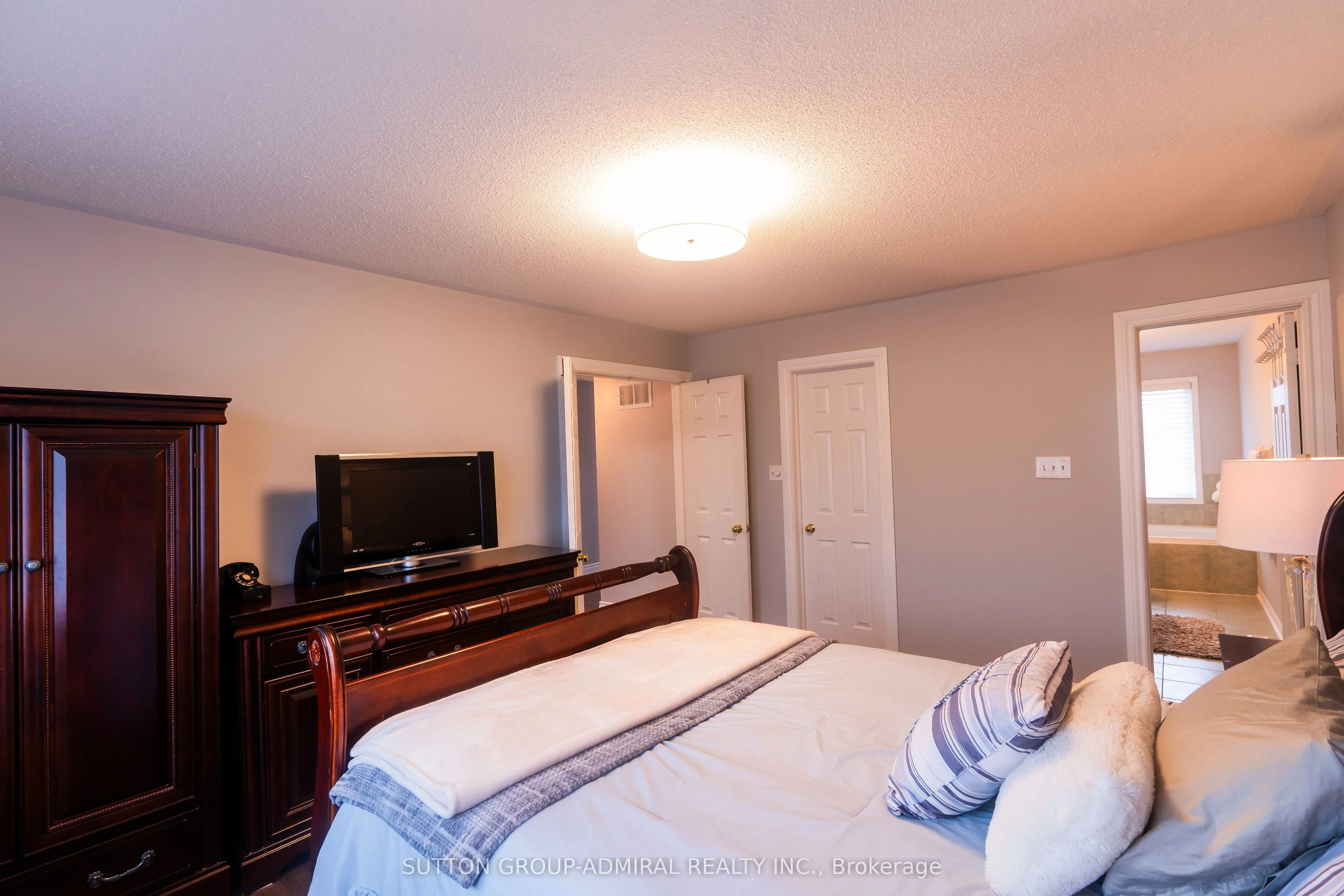 43 Mainland Crescent