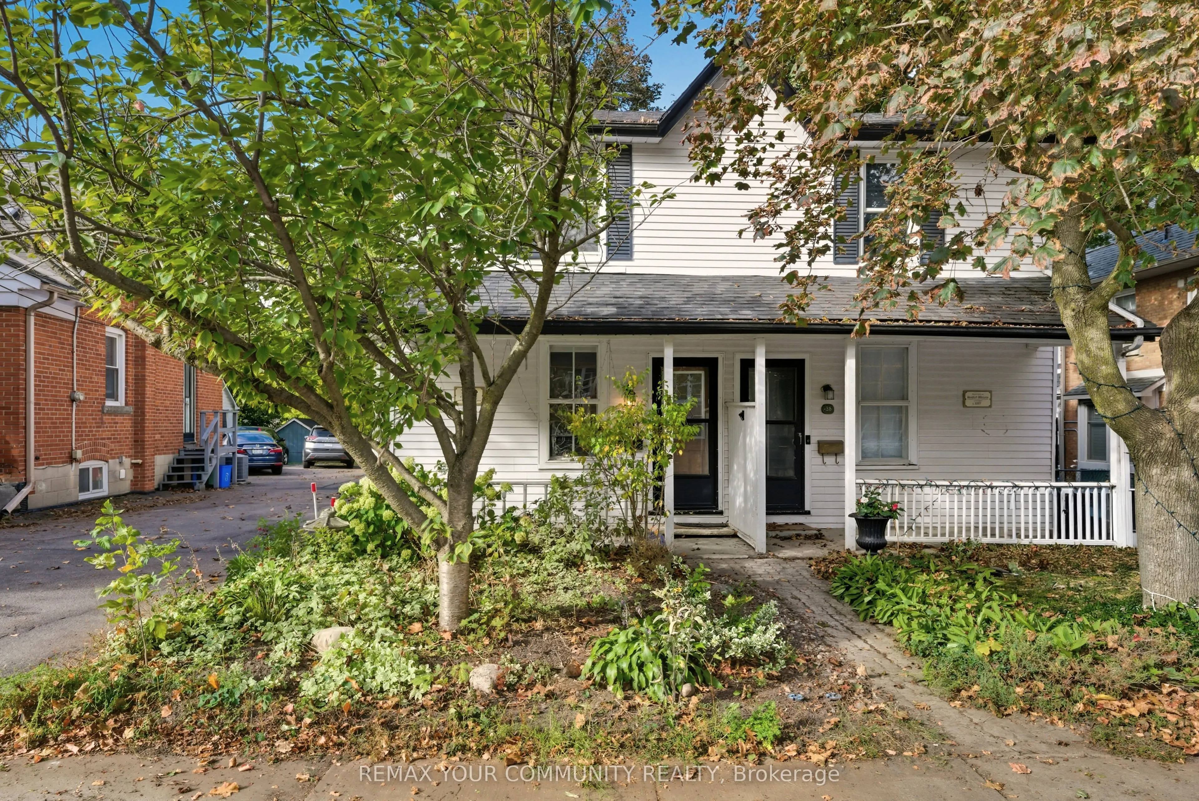 30 Elizabeth Street S
