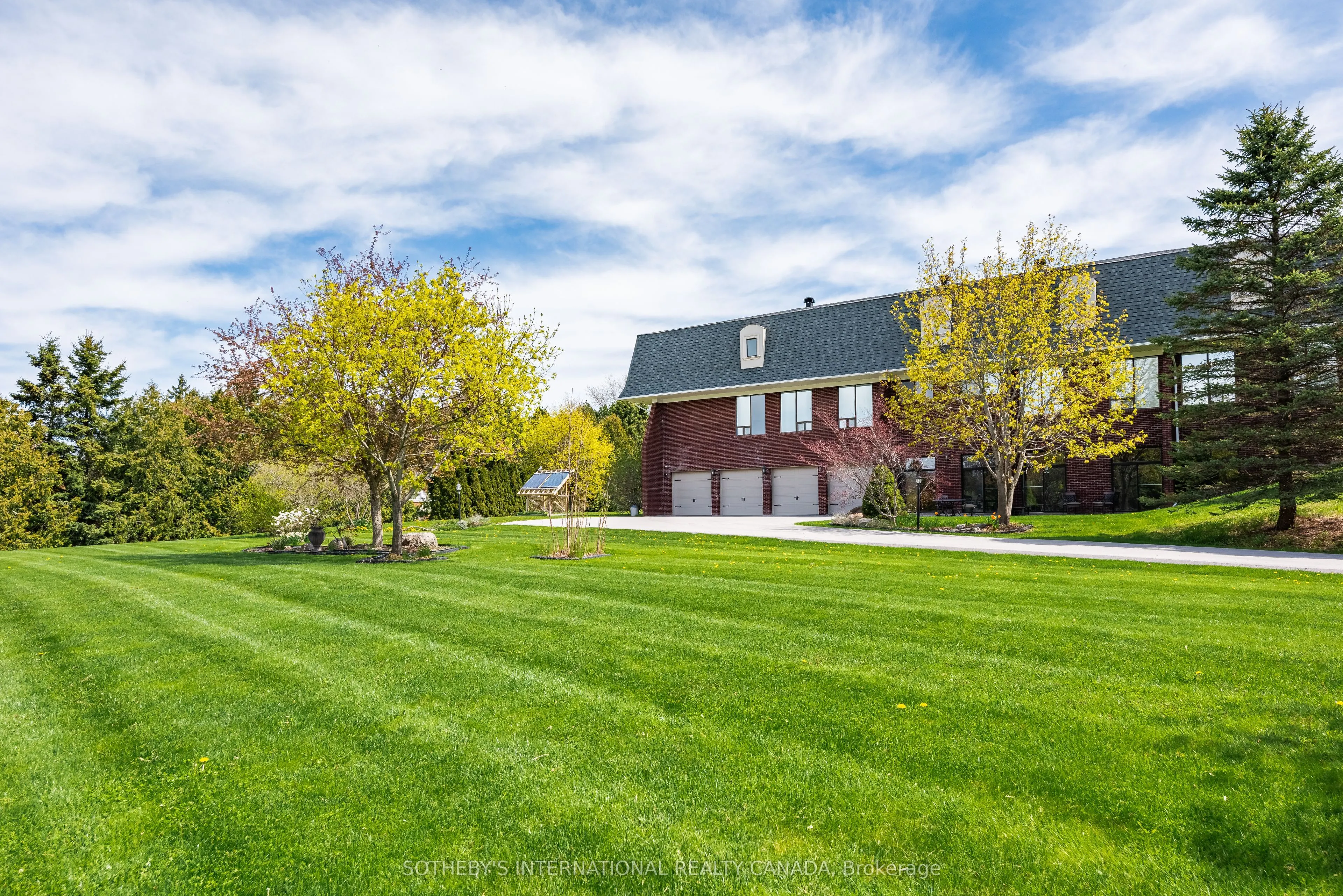 48 Scott Crescent