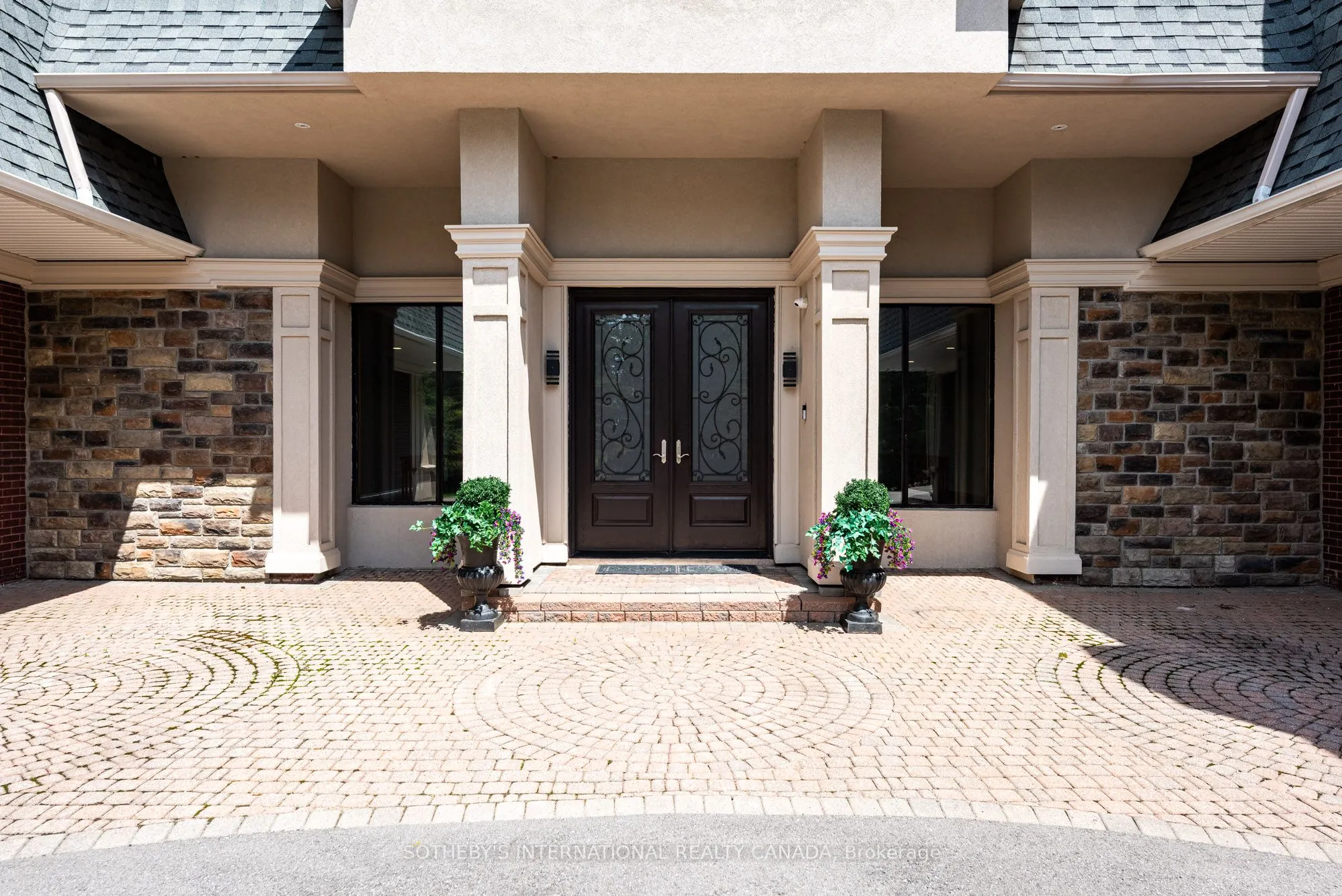 48 Scott Crescent